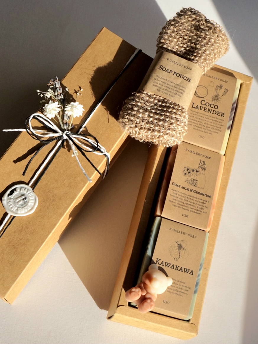 Gift box 3 soaps and Soap pouch