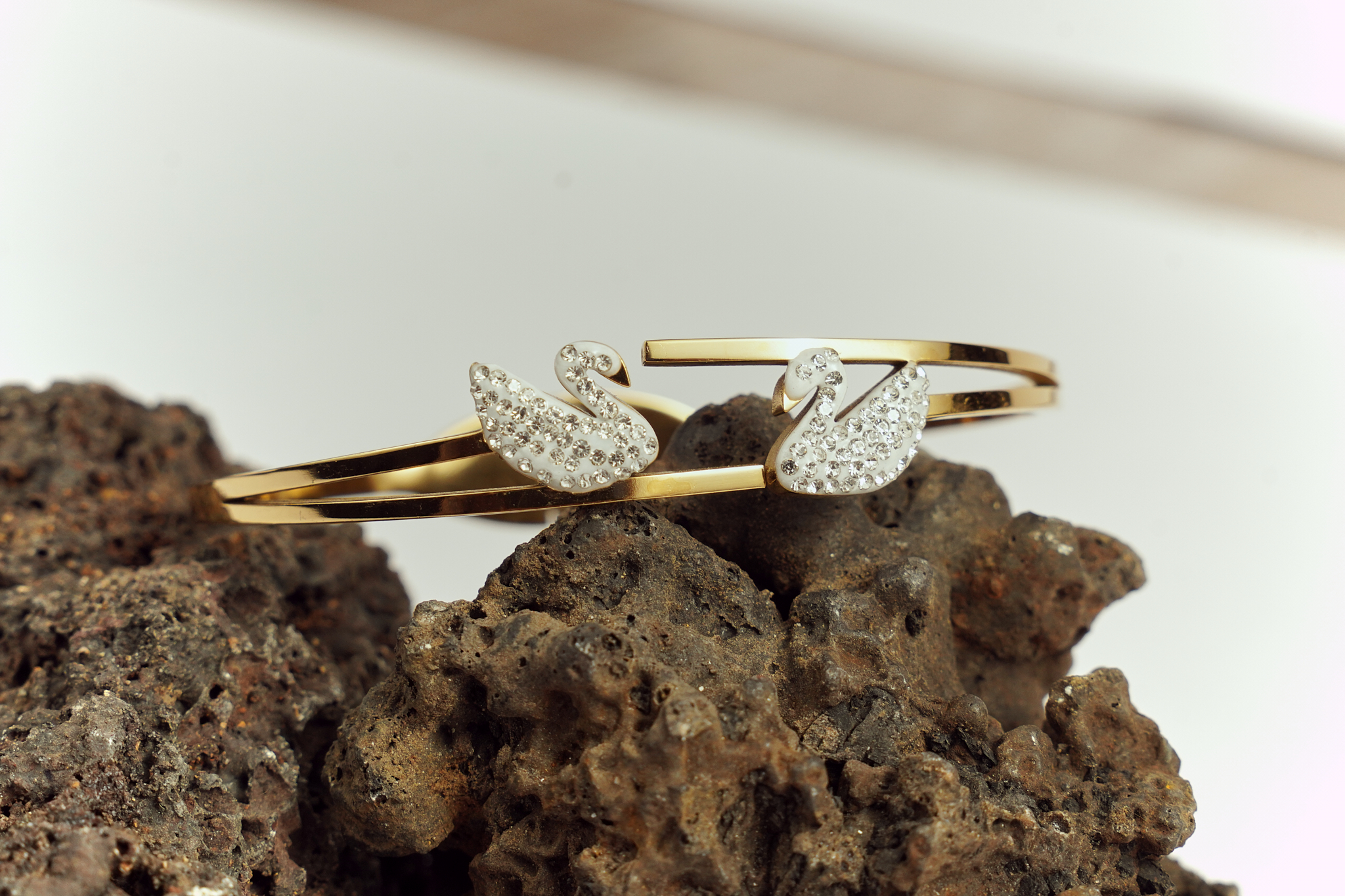 Swan-themed gold bracelet