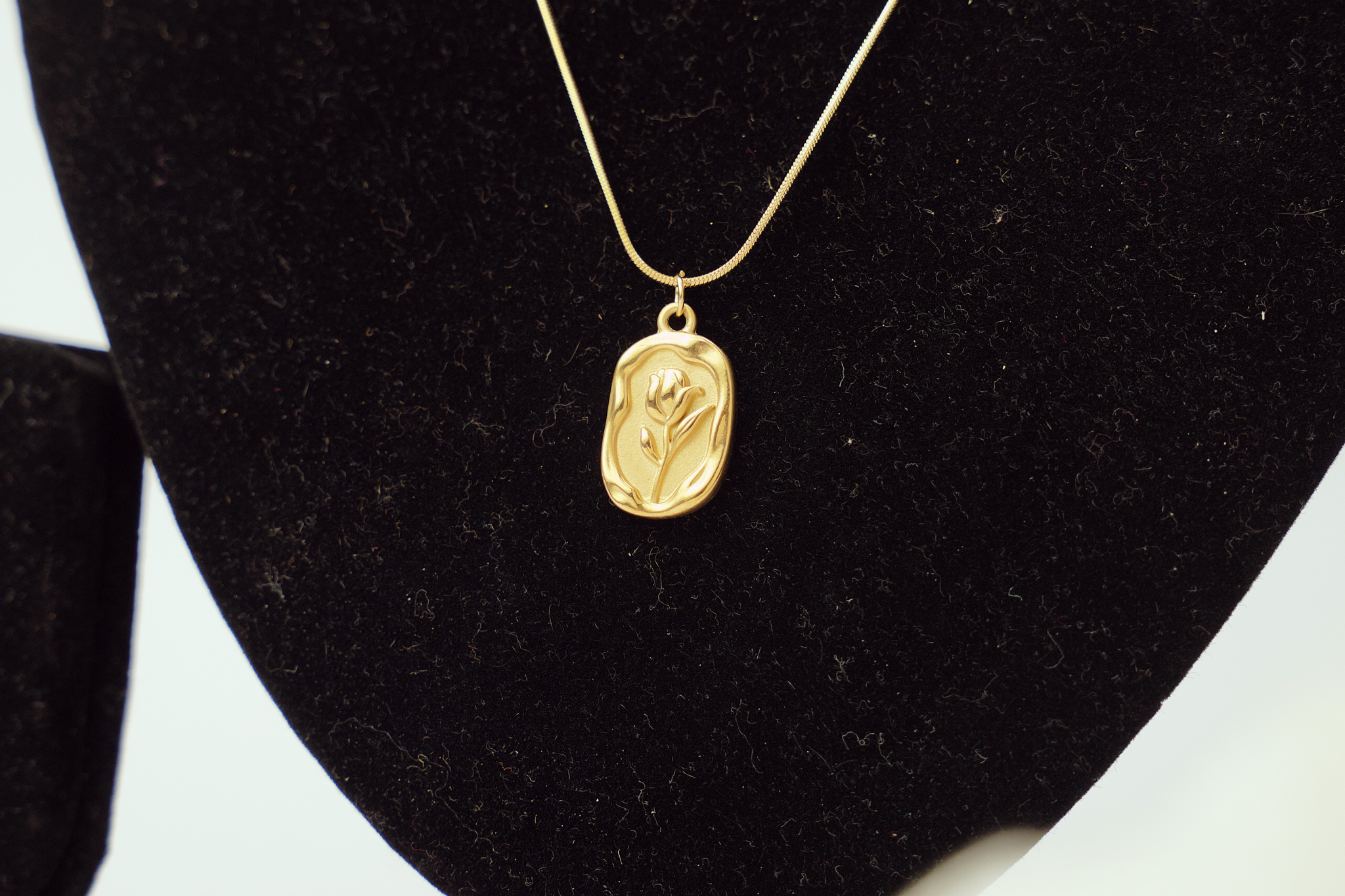 Gold Pendant Necklace