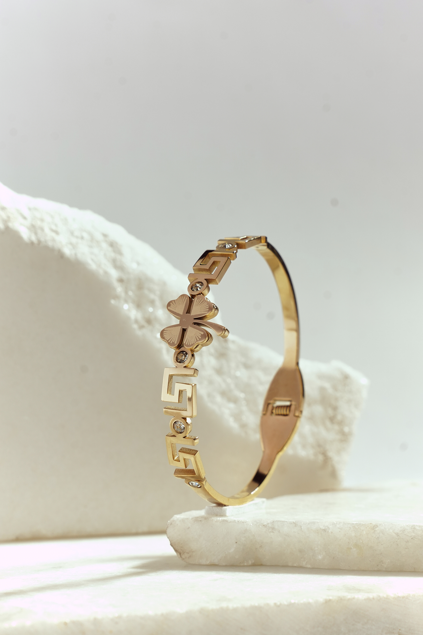 Elegant Gold Bracelet