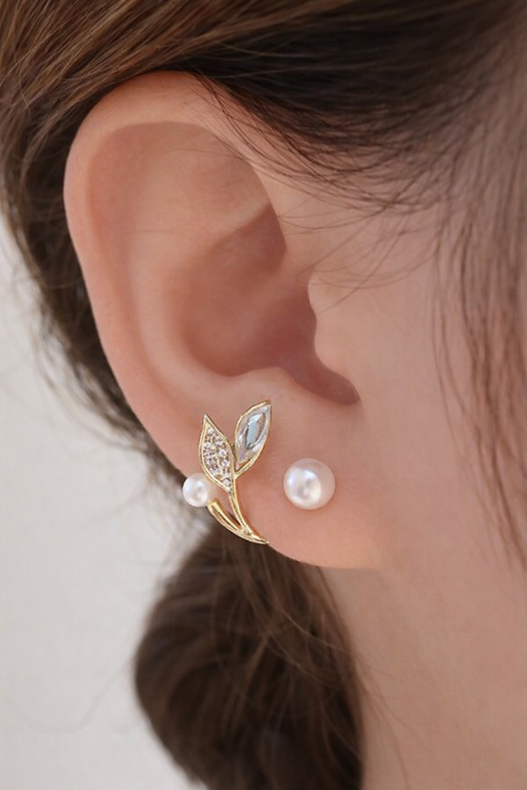 Elegant Leaf and Pearl Earrings