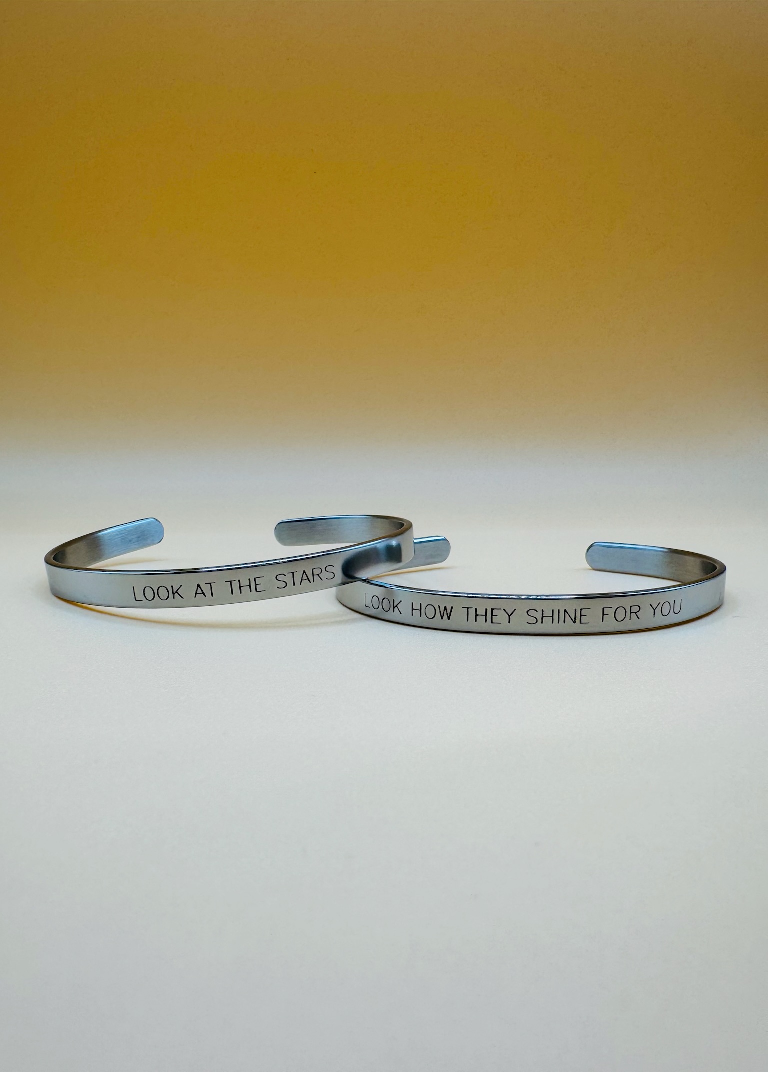 Set de brazaletes personalizados de acero inoxidable