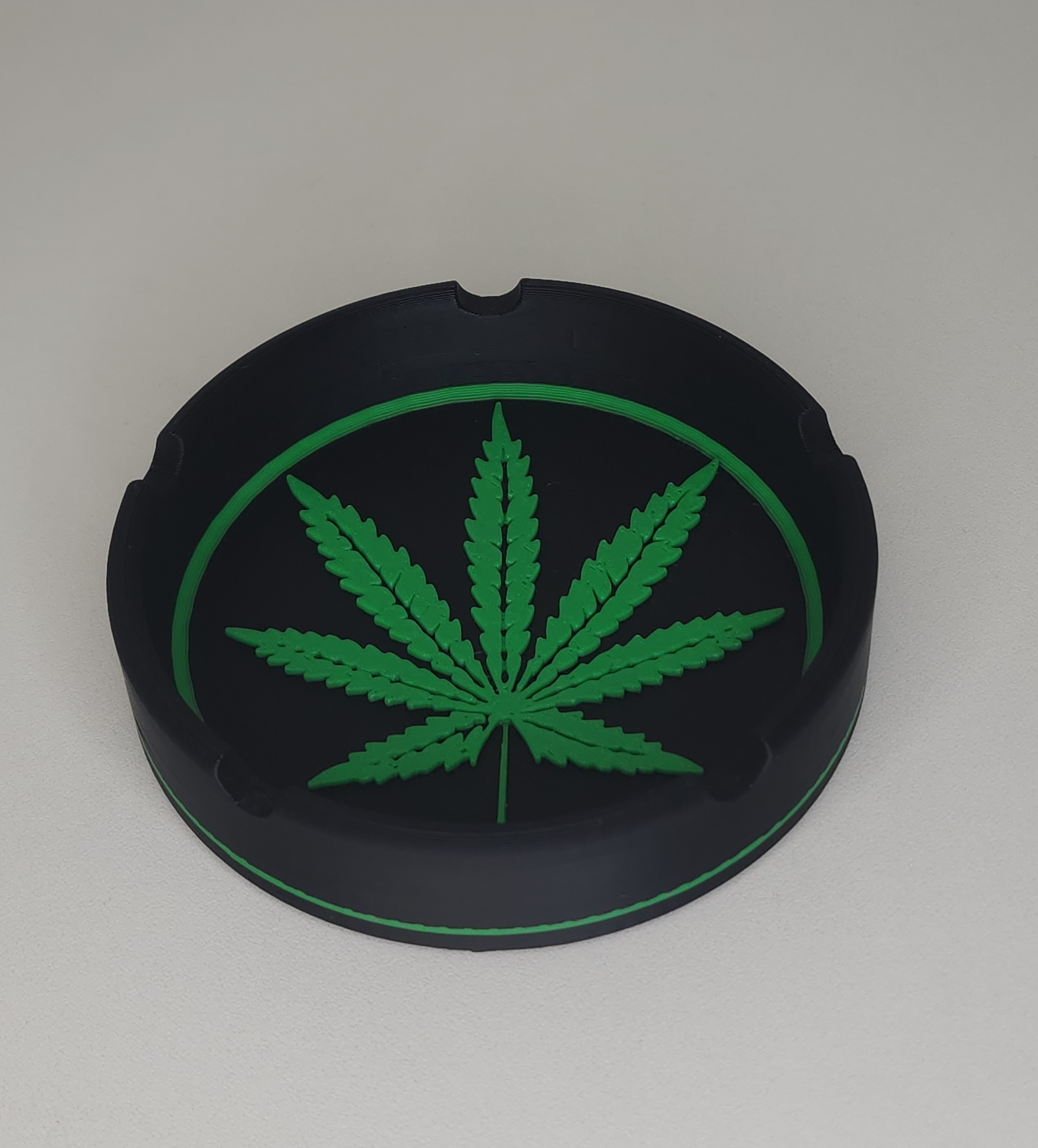 Cinzeiro com folha de cannabis - 10un