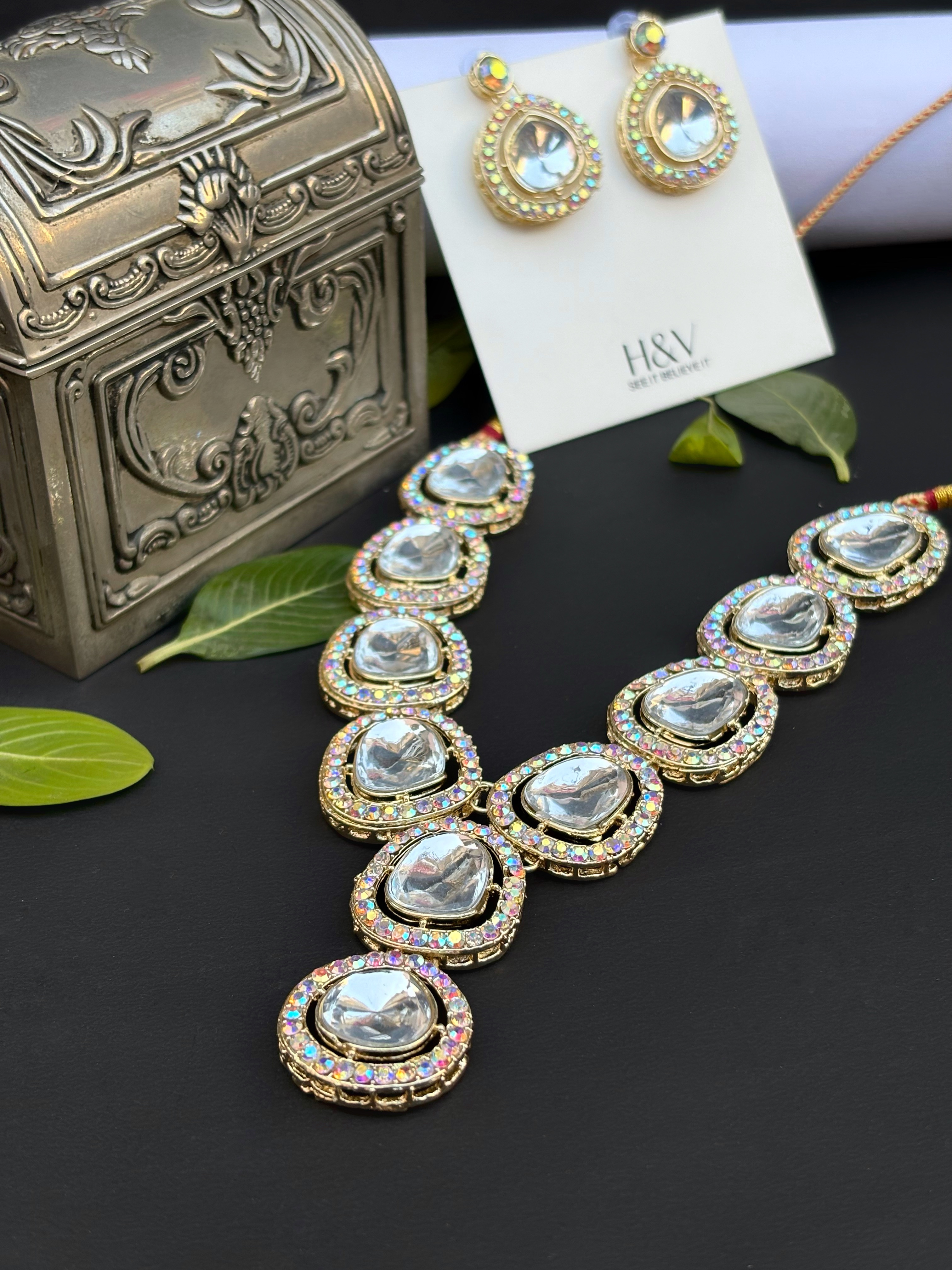 Elegant Kundan Necklace and Earrings Set