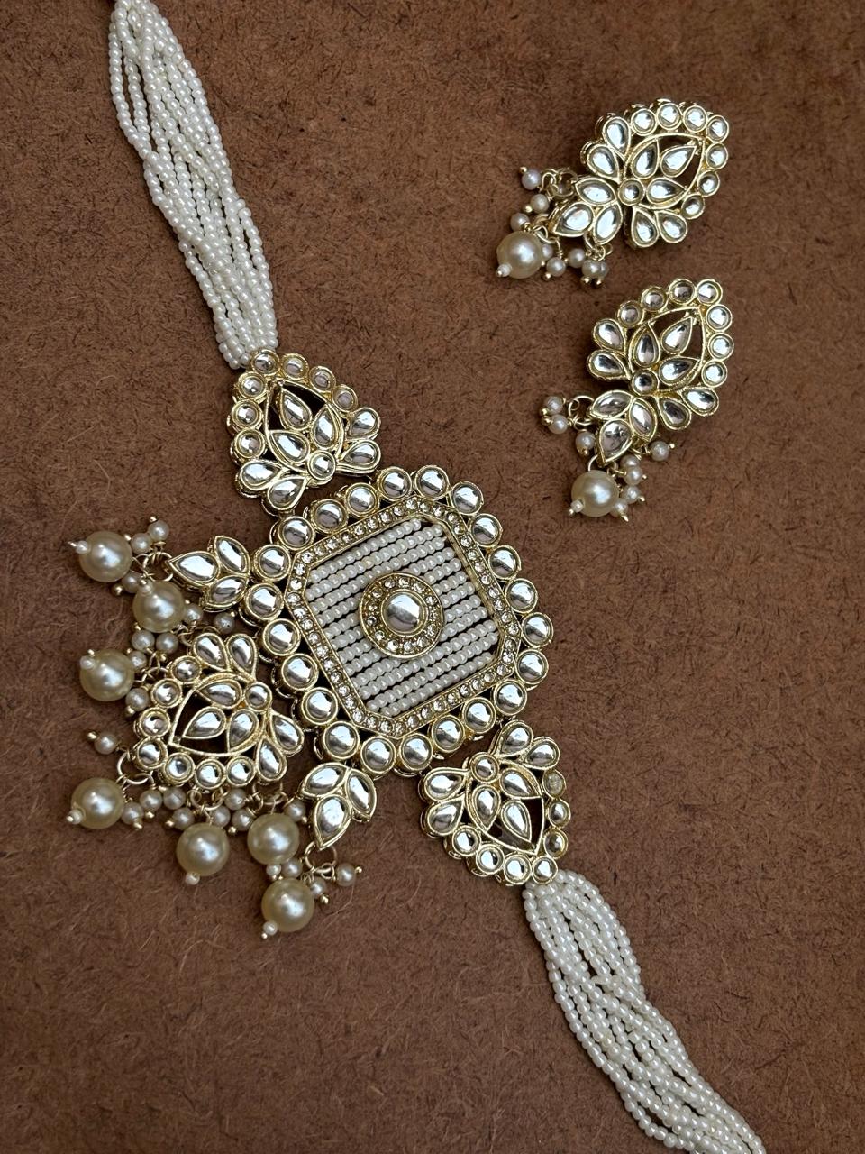 Pearl and Kundan Jewelry Set