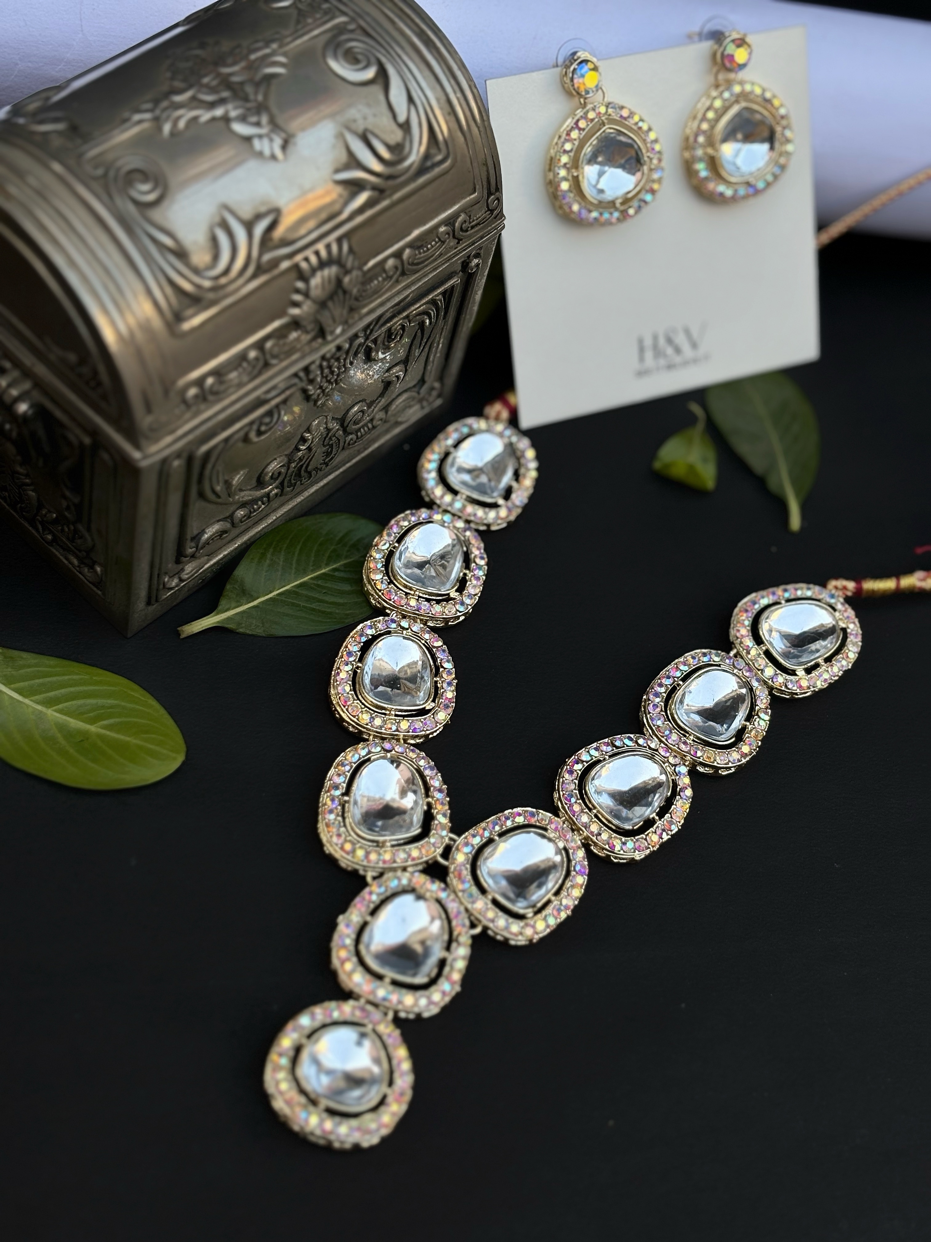 Elegant Kundan Necklace and Earrings Set