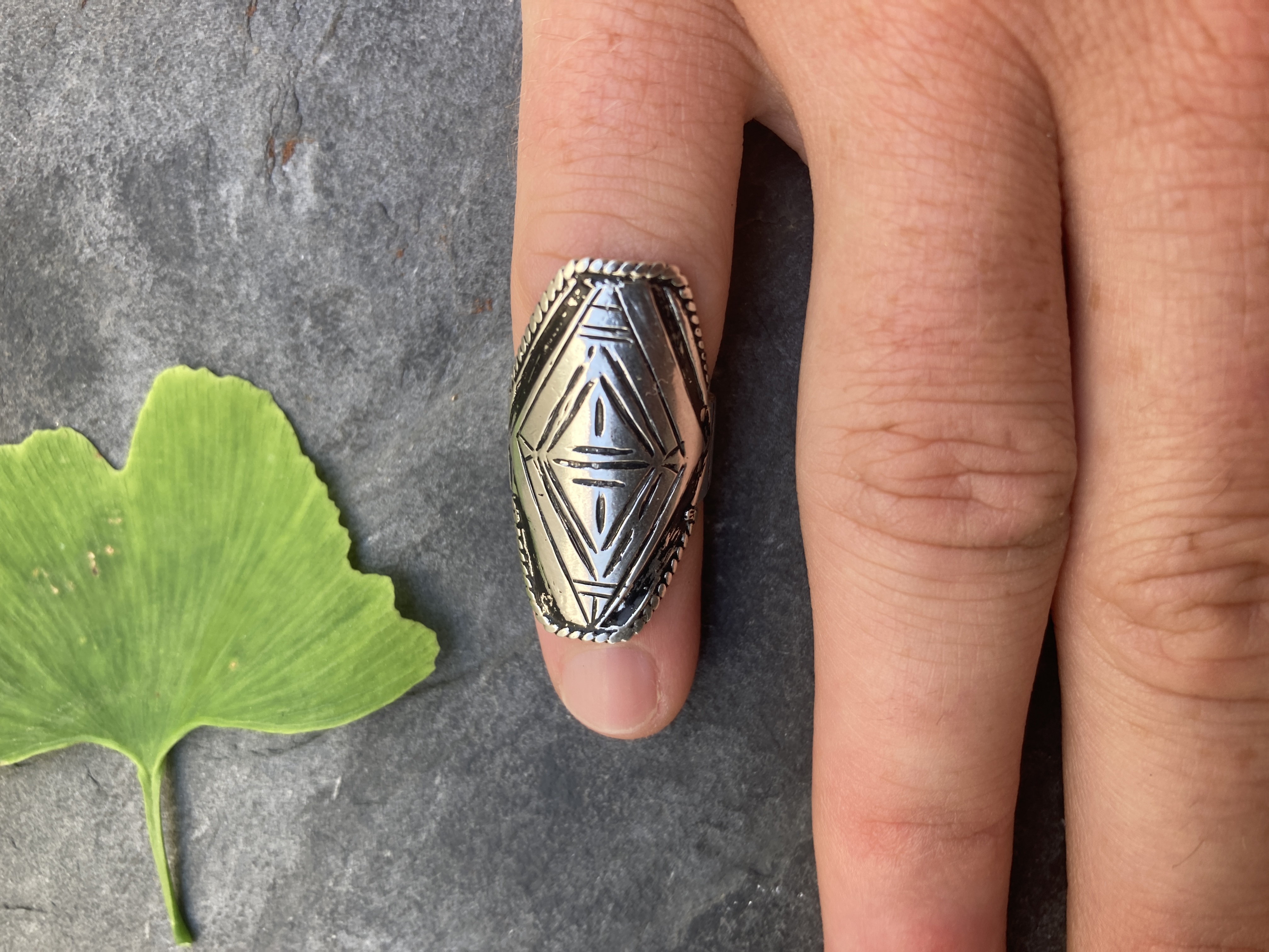 Bague gravée de phalange