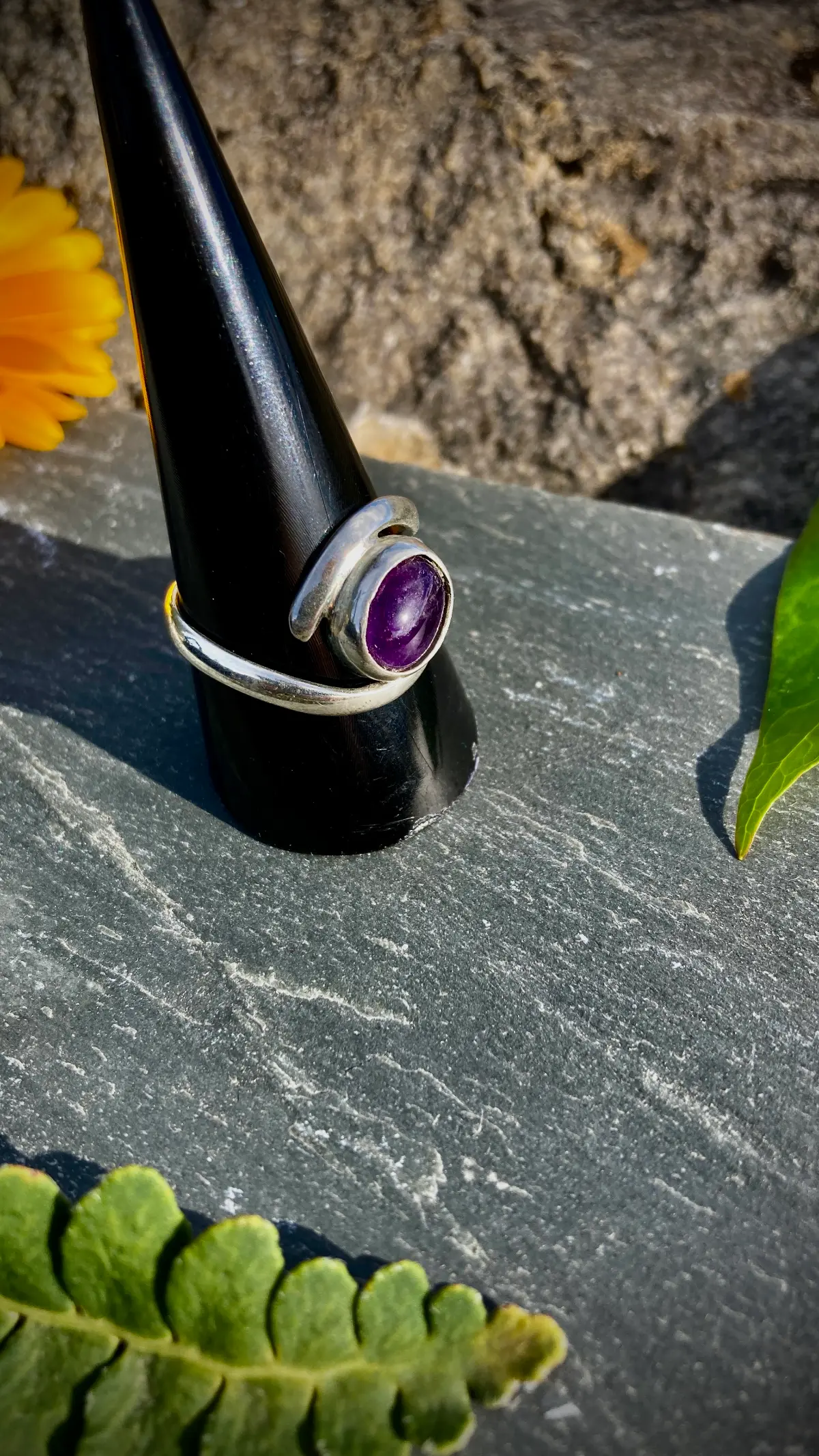 Bague violet profond