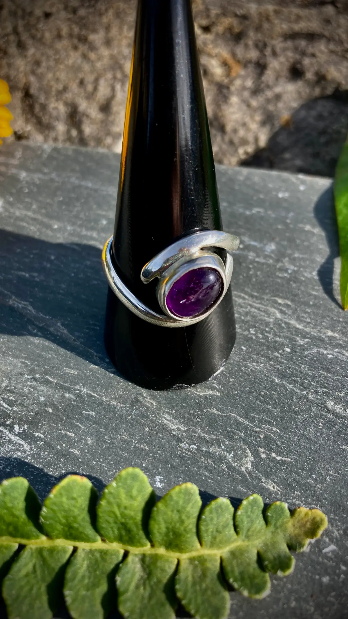 Bague violet profond