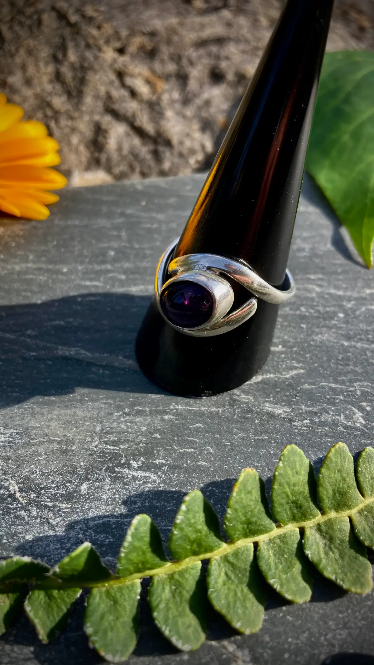 Bague violet profond