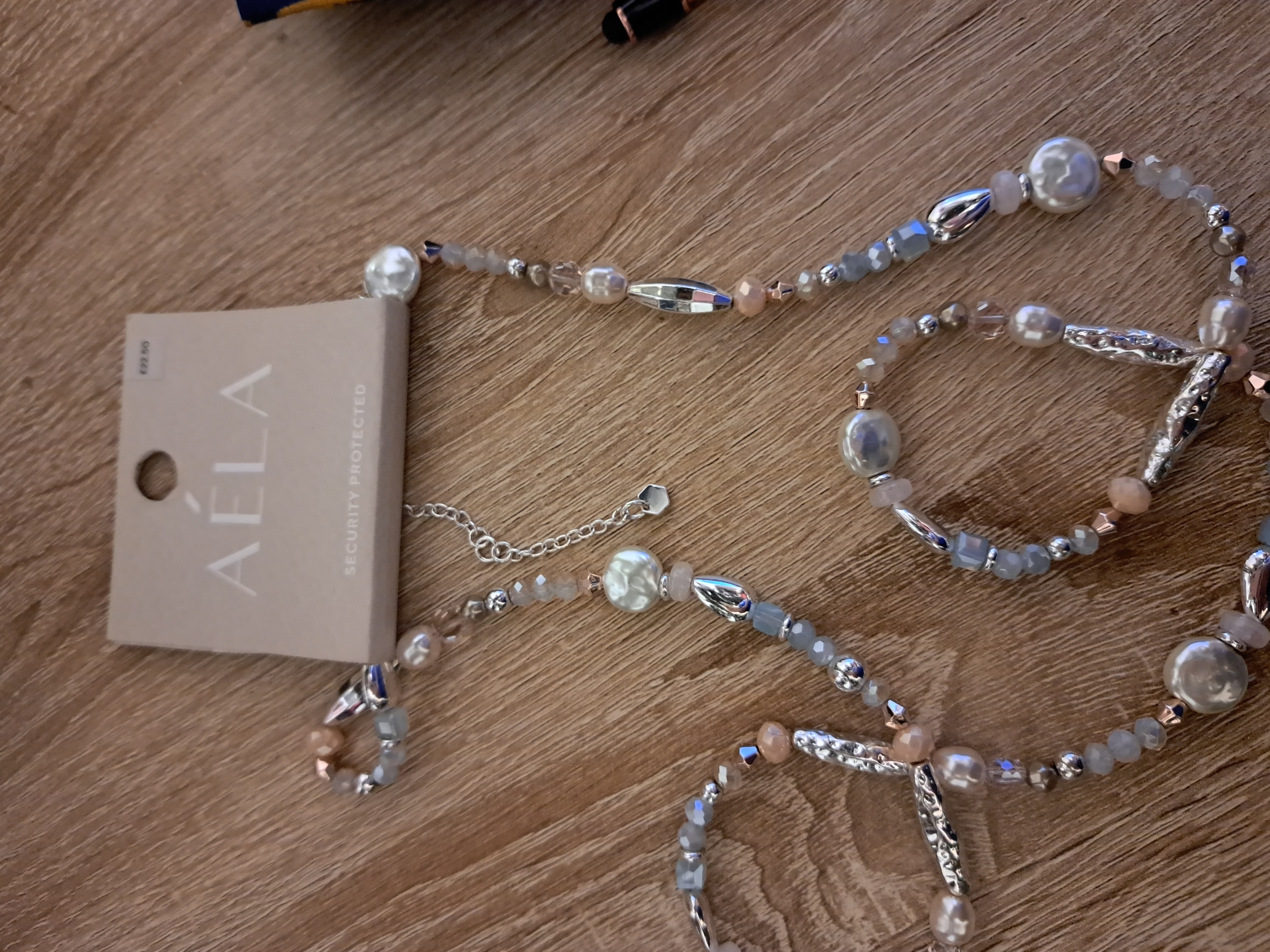 AÉLA Elegant Beaded Necklace