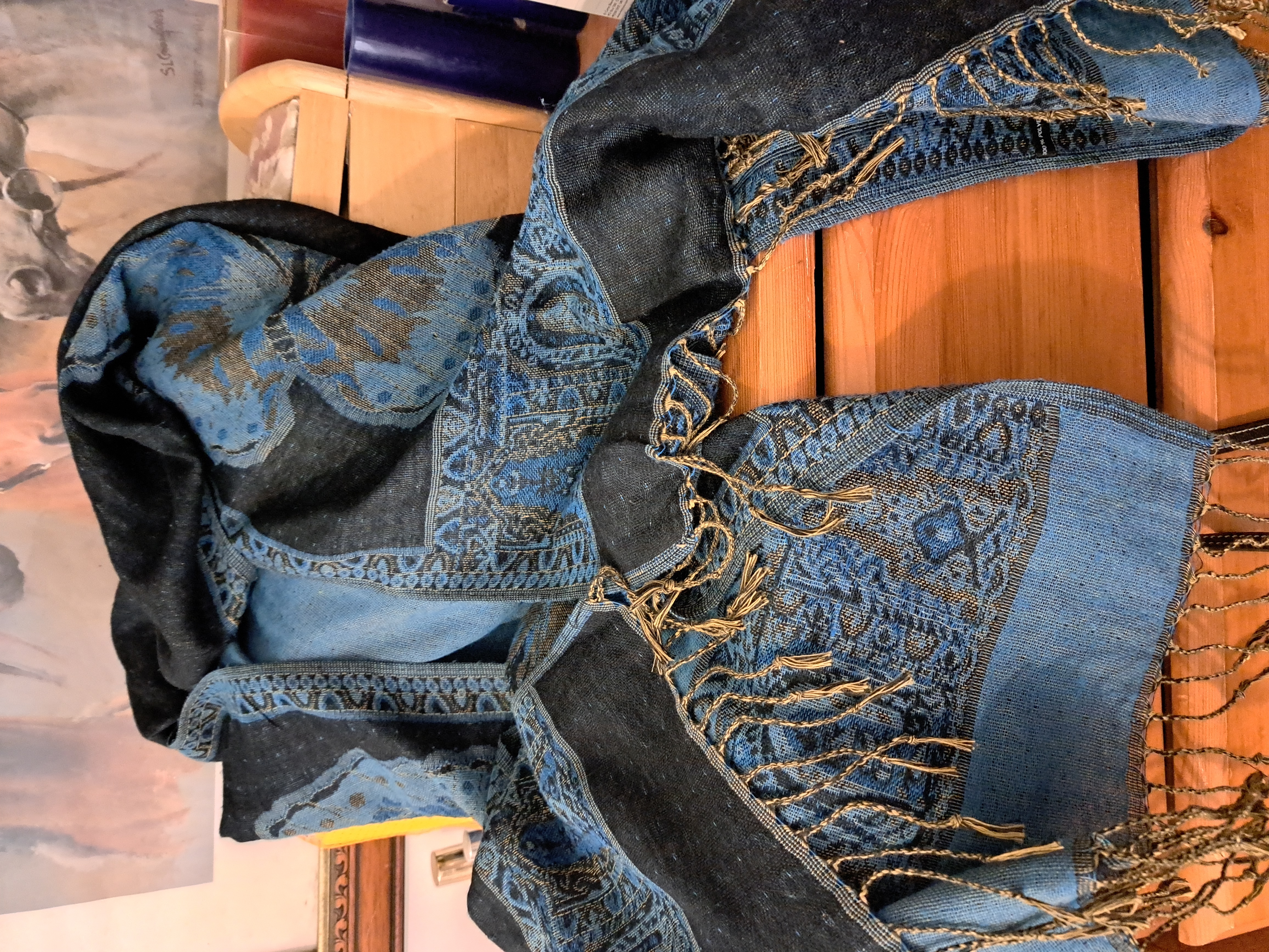 Elegant Blue Jacquard Scarf