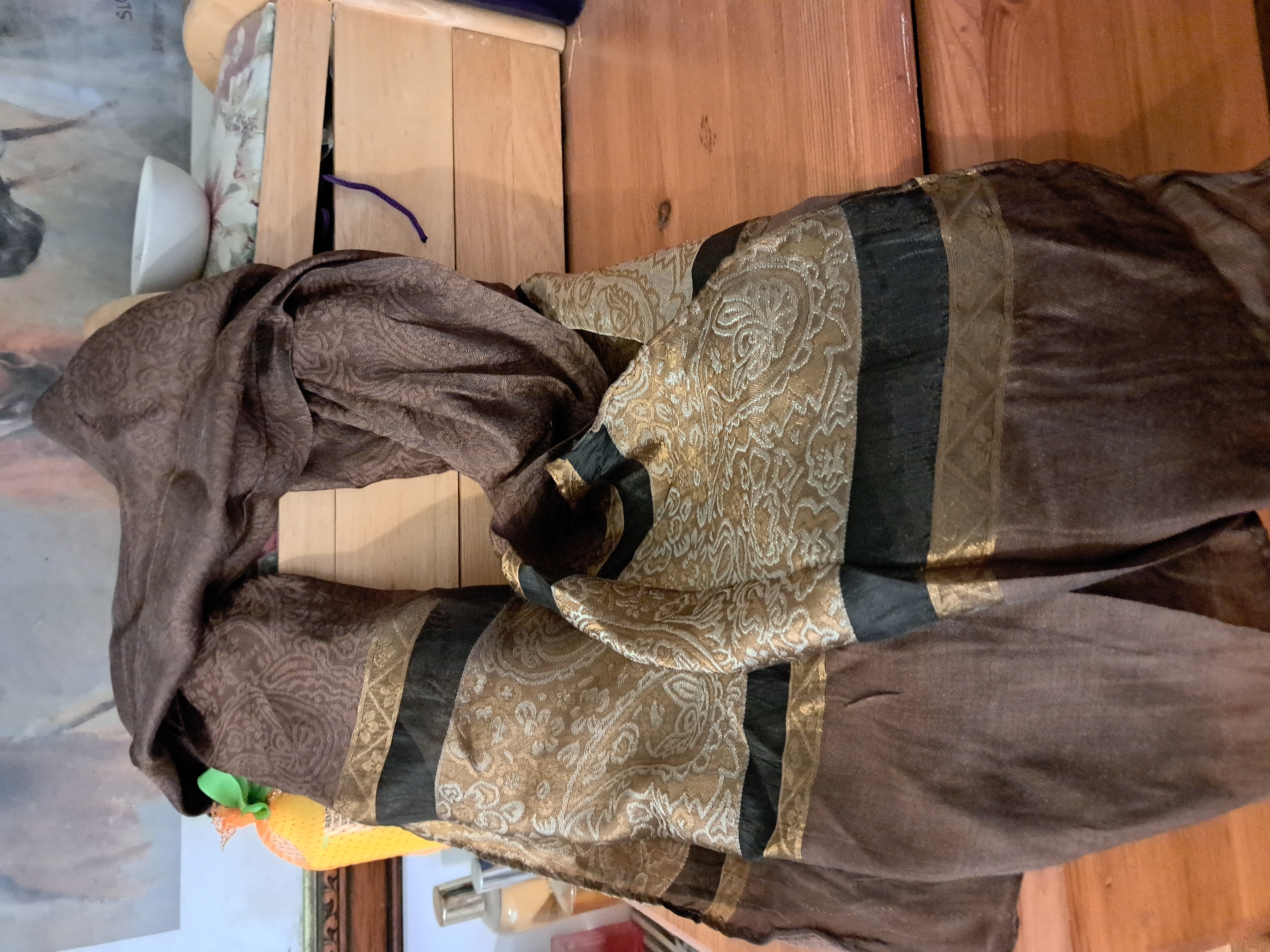 Brown and gold patterned scarf/WRAP