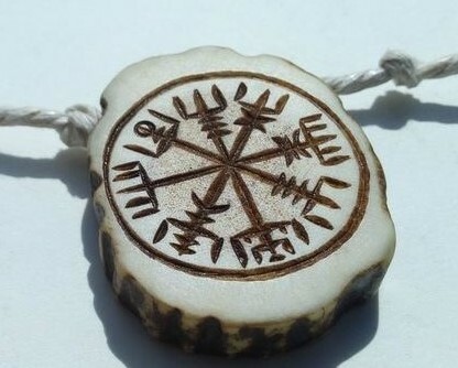 Vegvísir Moose Antler Amulet – Norse Symbol of Guidance and Protection