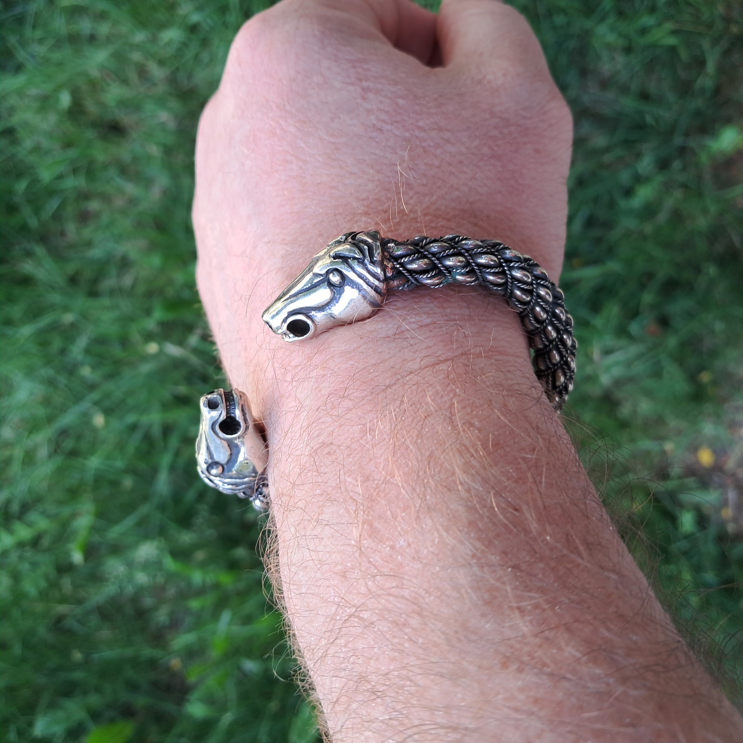 Danish-Style Viking Bracelet – Handcrafted Oath Ring with Horse Head Terminals (Pewter)