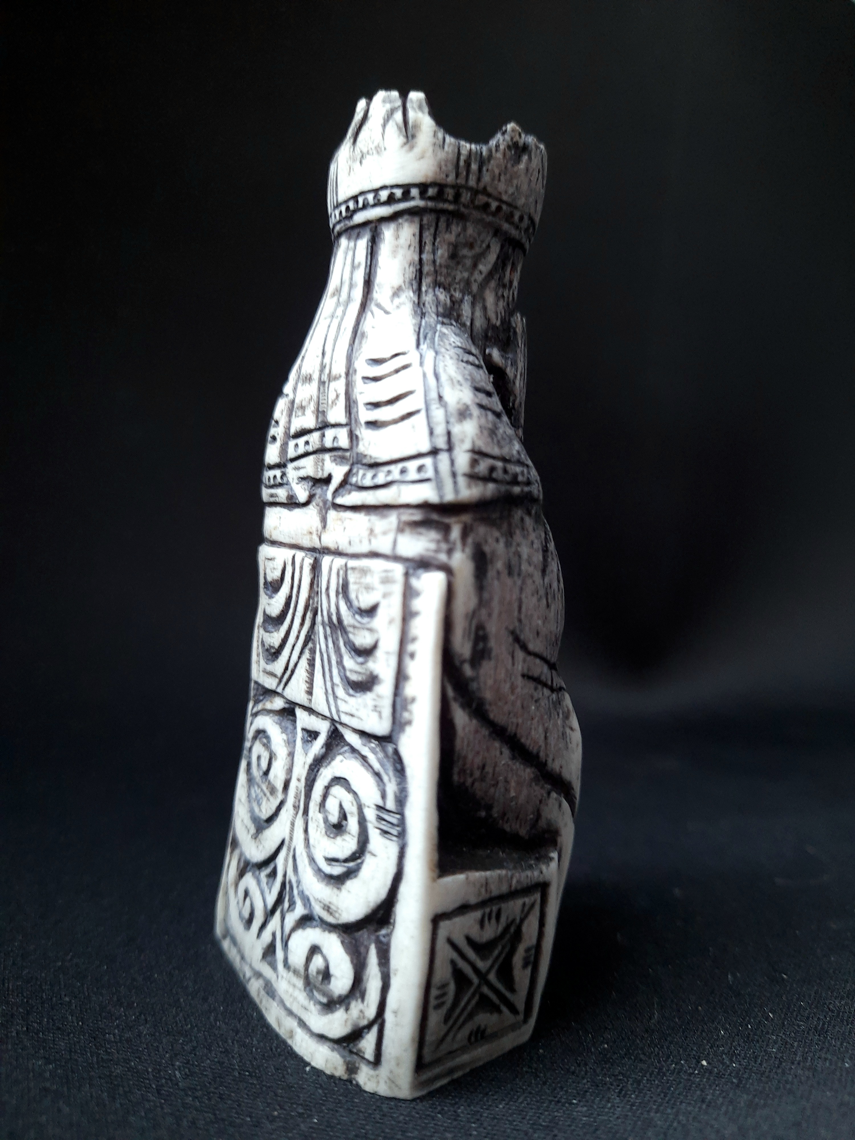 Lewis Chessmen Enthroned Queen – Hand-Carved Moose Antler