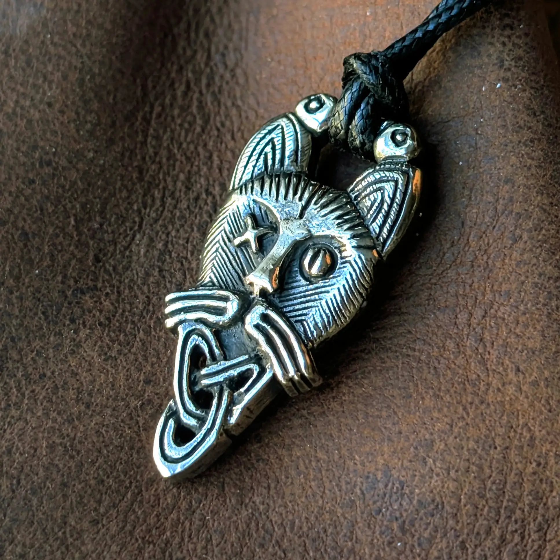 Grímr Cat Pendant – Odin-Inspired Viking Amulet in Brass or Pewter