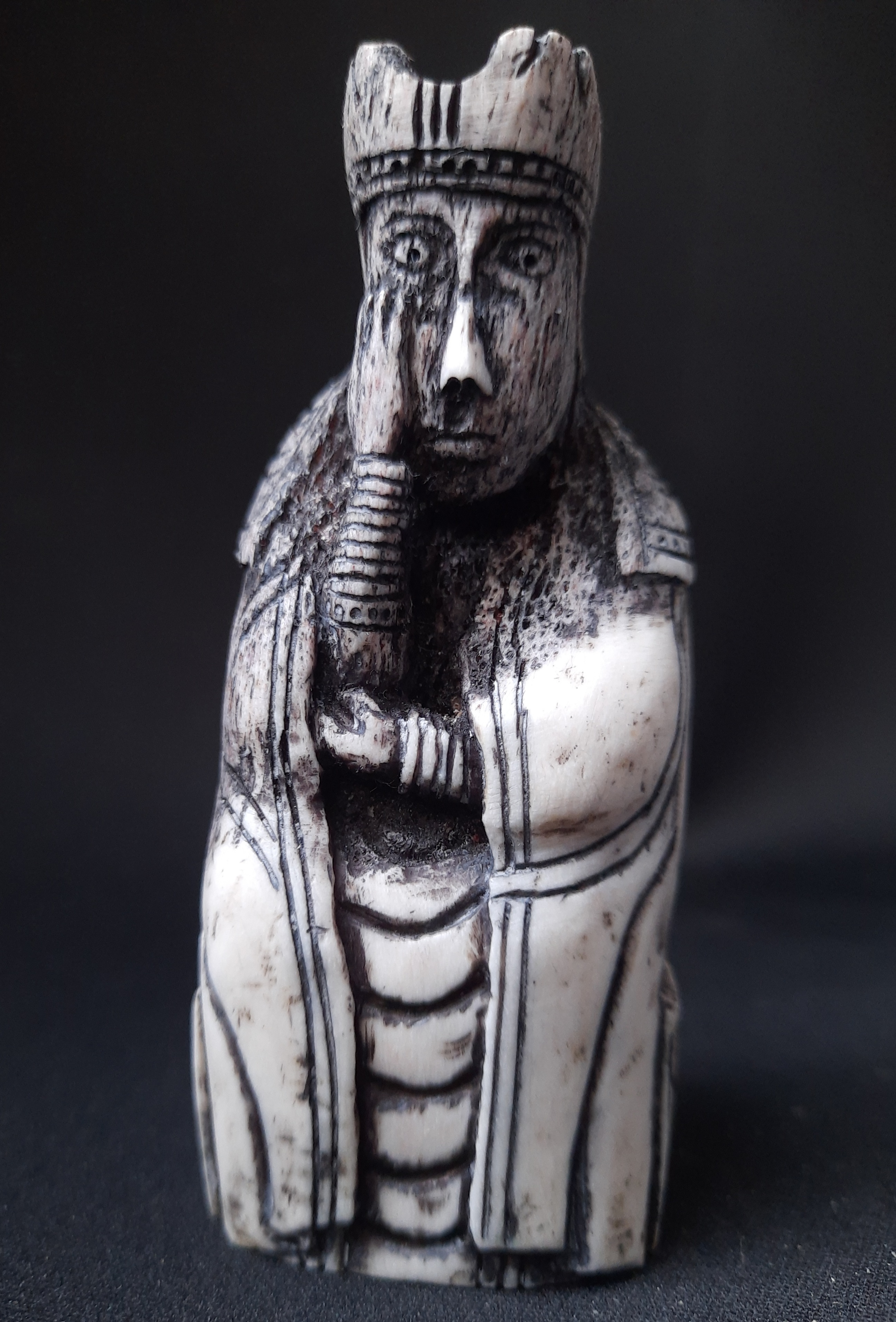 Lewis Chessmen Enthroned Queen – Hand-Carved Moose Antler