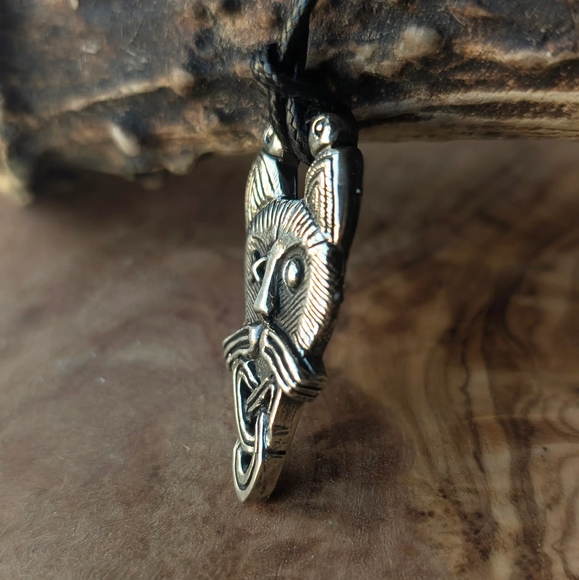 Grímr Cat Pendant – Odin-Inspired Viking Amulet in Brass or Pewter