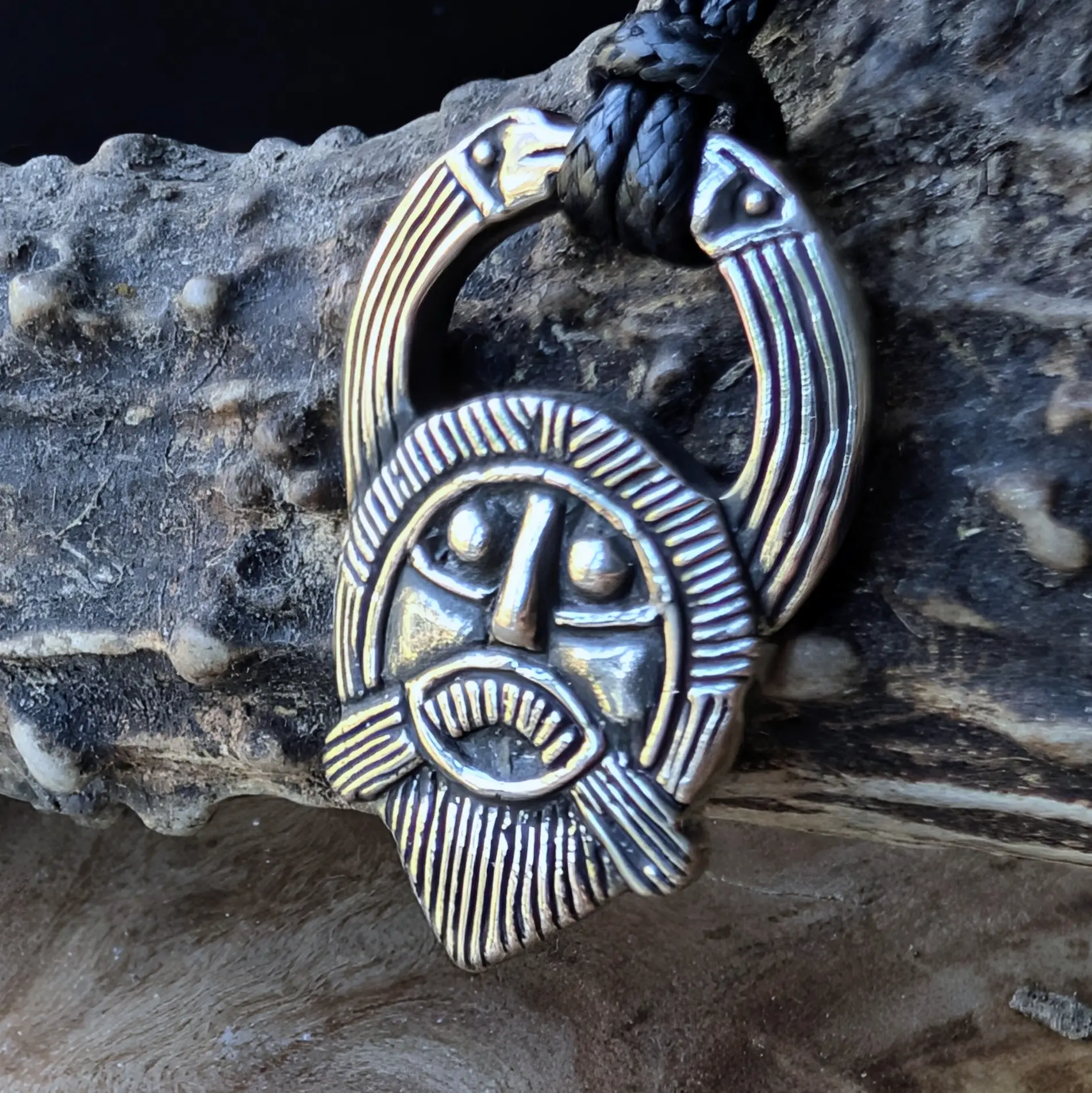 Odin’s Ritual Mask Pendant – Viking Age Replica in Brass or Pewter | Algiz-Rune Art