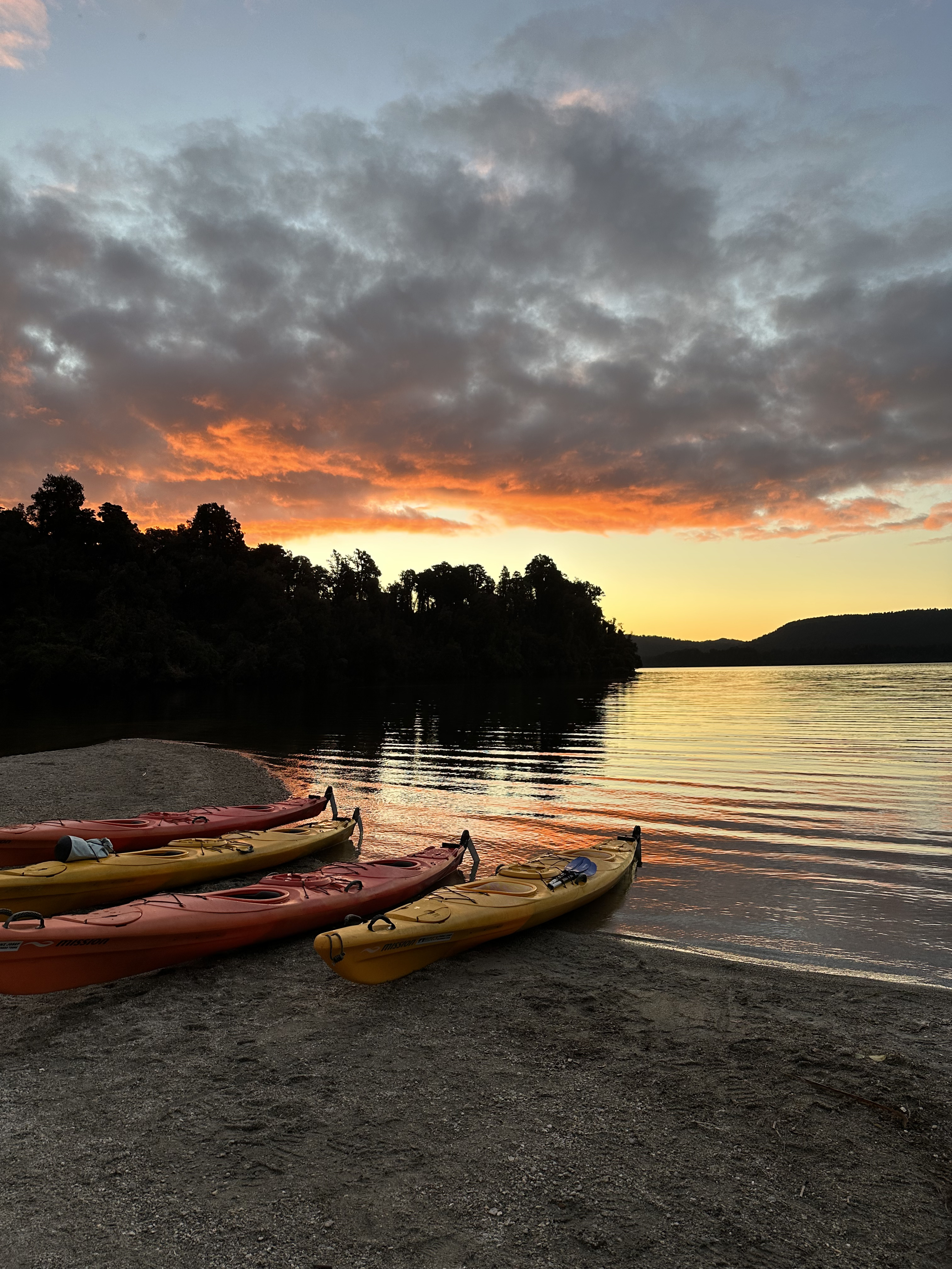 The Ultimate Kiwi Trail: Highlights of the North & South