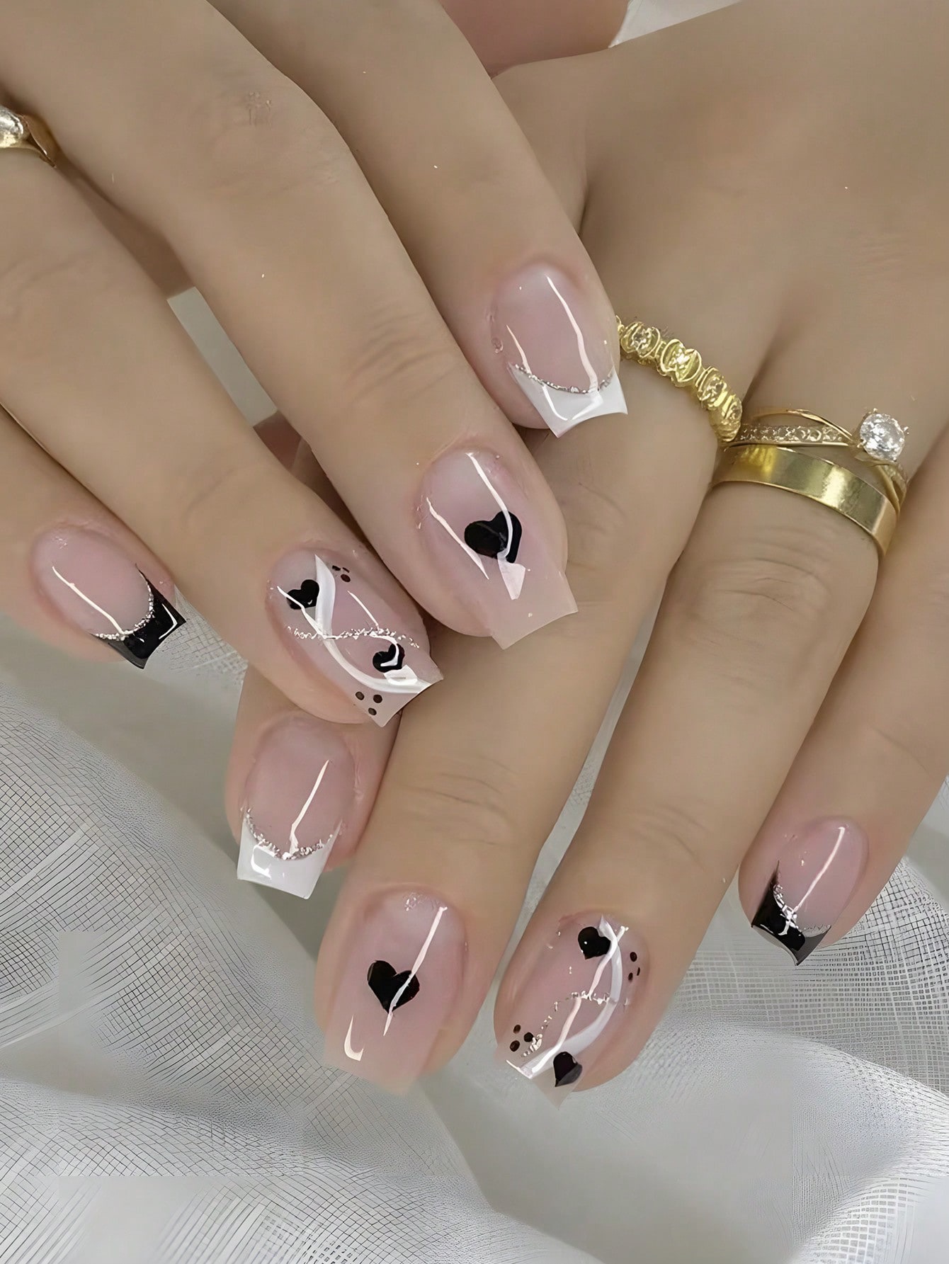 24 pcs Elegant Heart French Manicure