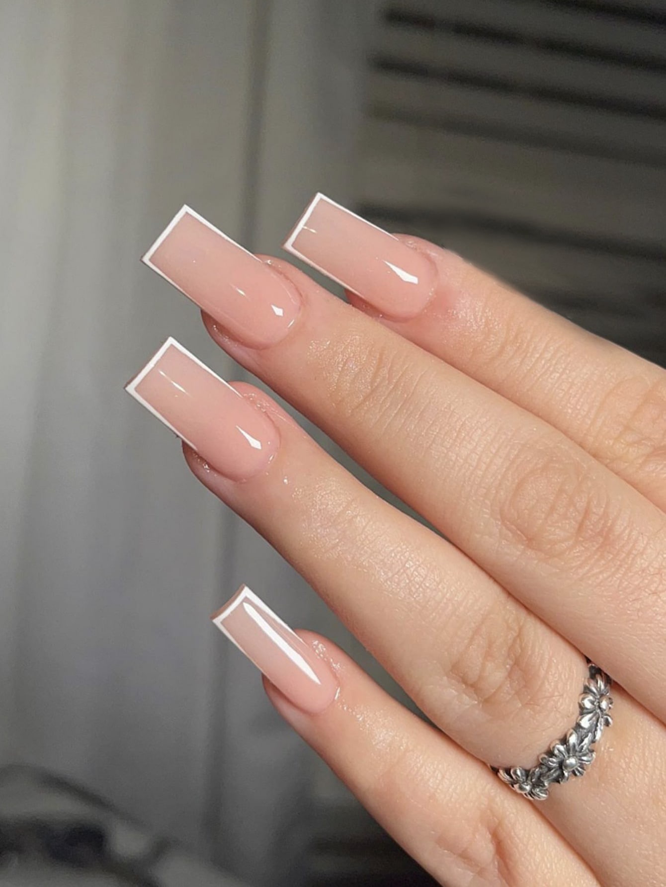 24 pcs Elegant Coffin Nude Acrylic Nails