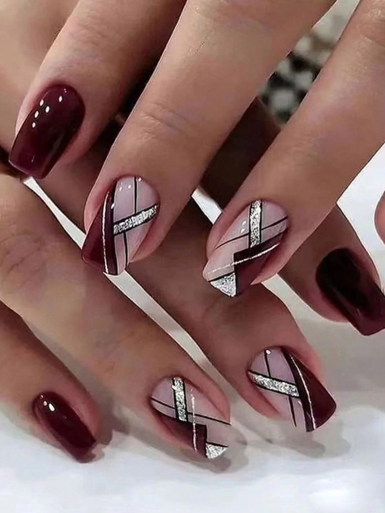 24 pcs Elegant Burgundy Nail Art