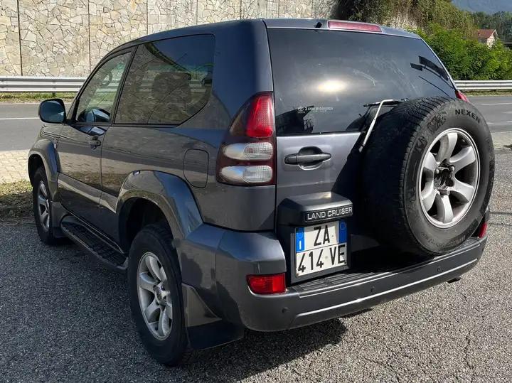 TOYOTA LAND CRUISER EXECUTIVE 