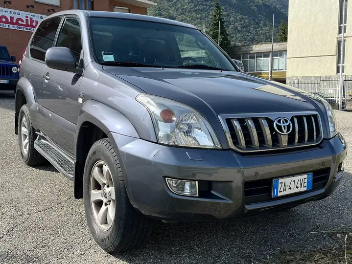 TOYOTA LAND CRUISER EXECUTIVE 