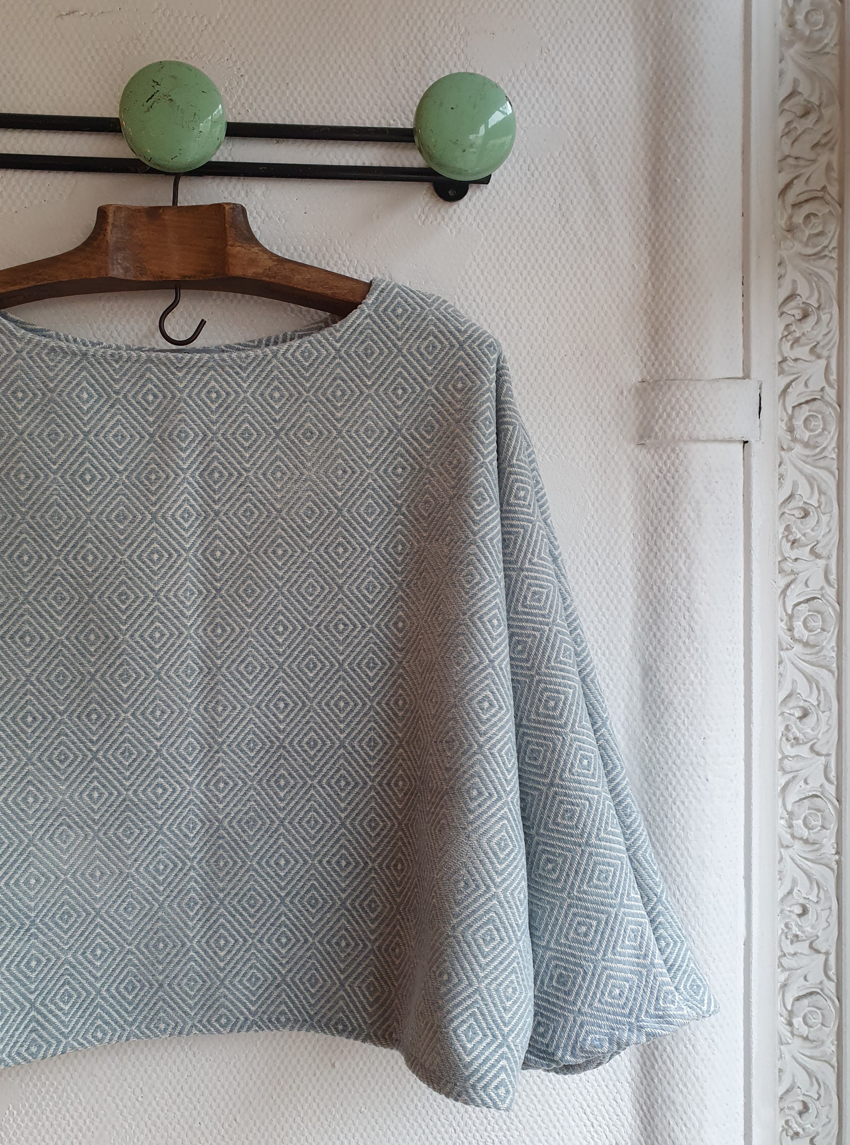 pull manches chauve souris bleu ciel