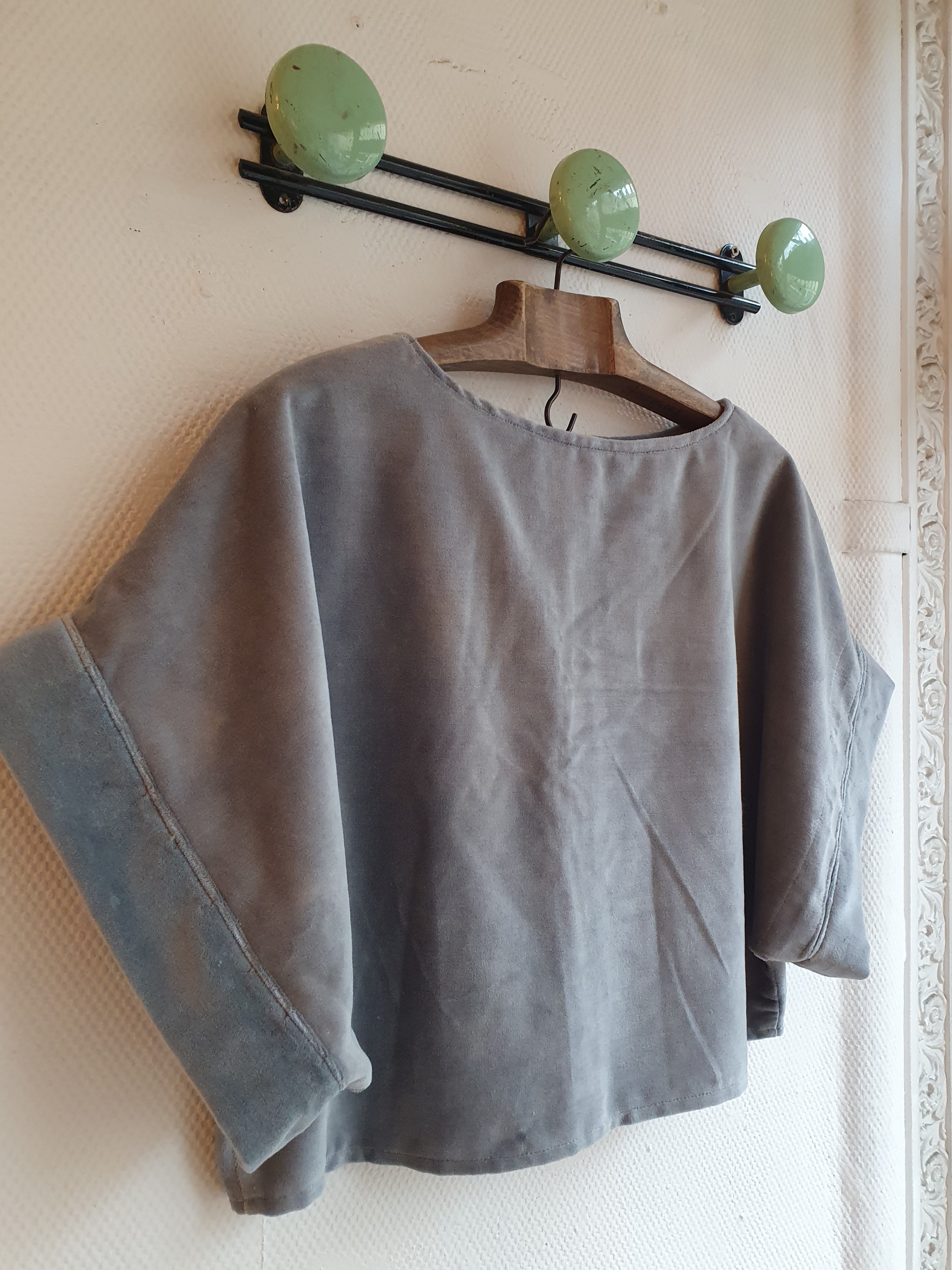 pull manches courtes velours gris