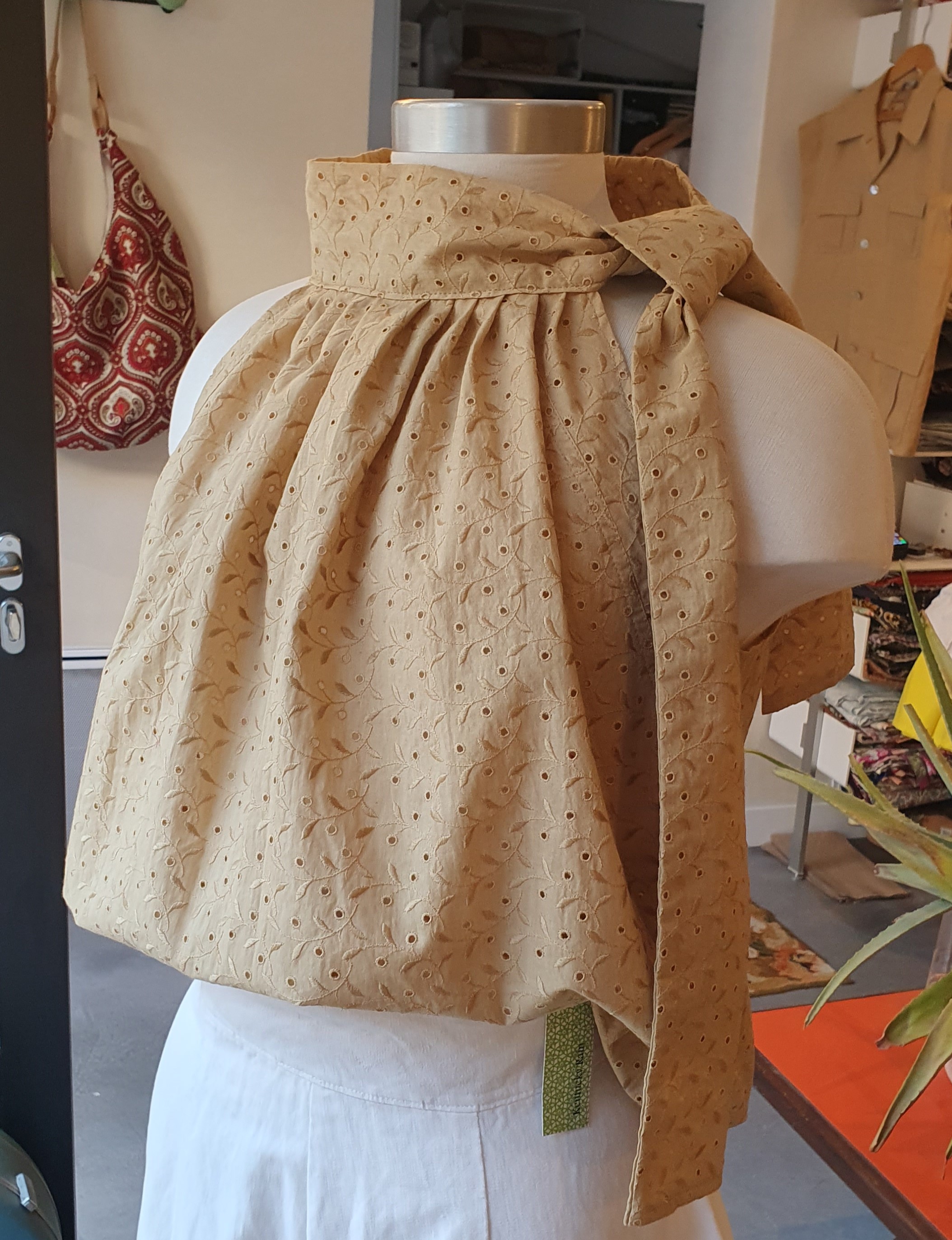 top lavallière dentelle anglaise beige