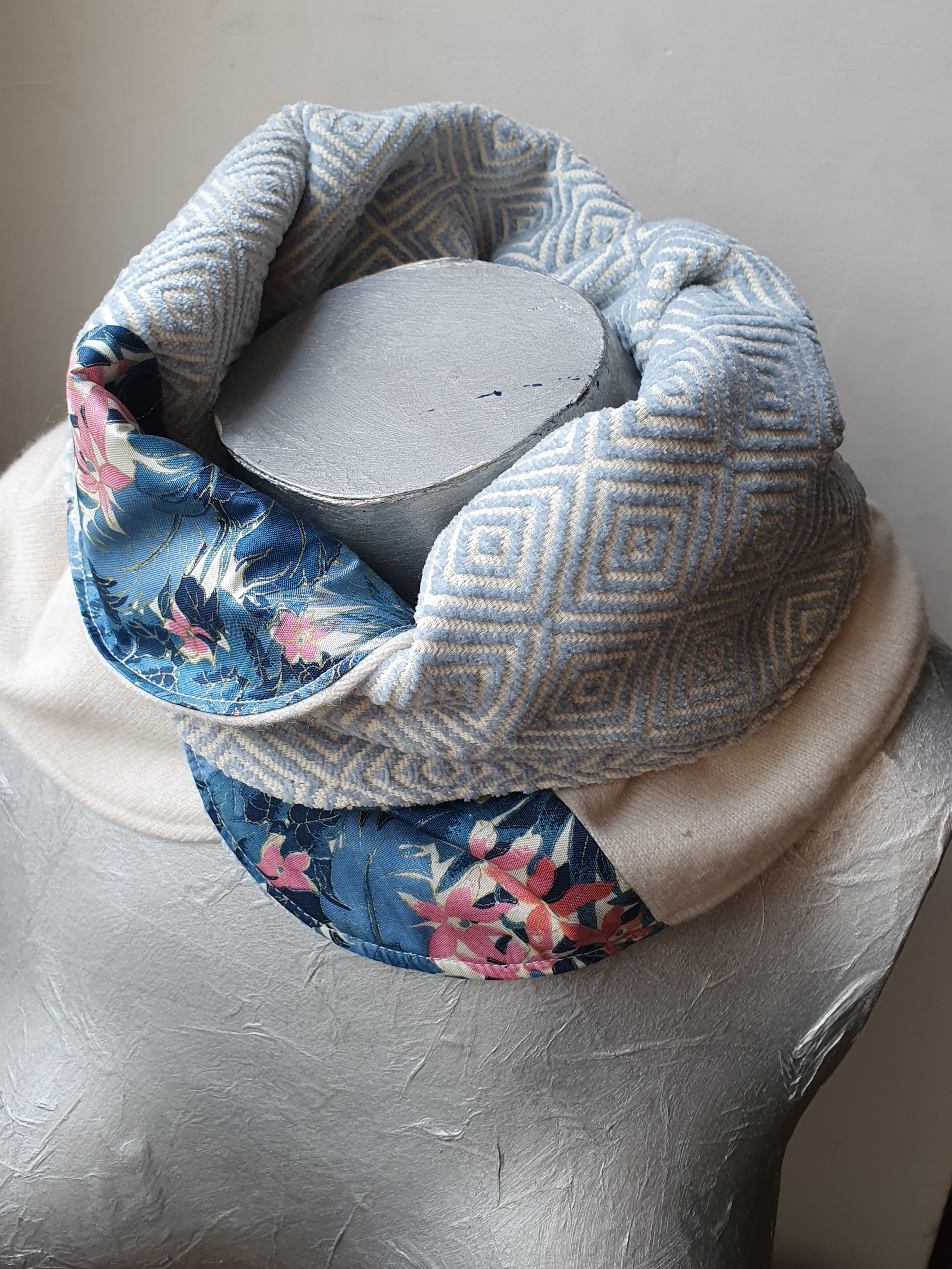 col femme bleu ciel - blanc cassé