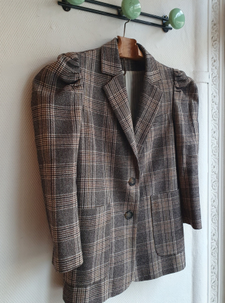 Veste à carreaux retravaillée