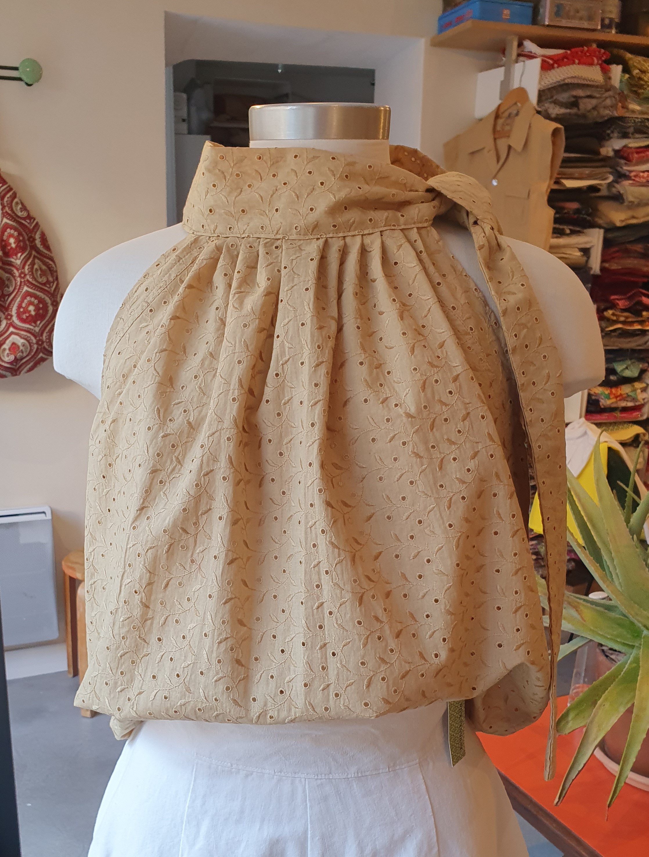top lavallière dentelle anglaise beige