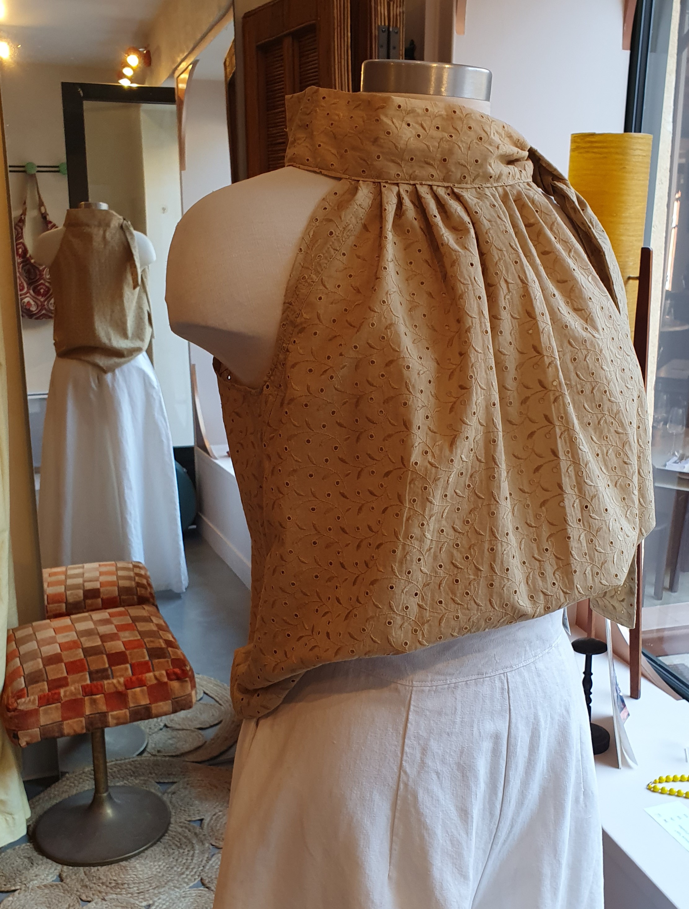 top lavallière dentelle anglaise beige