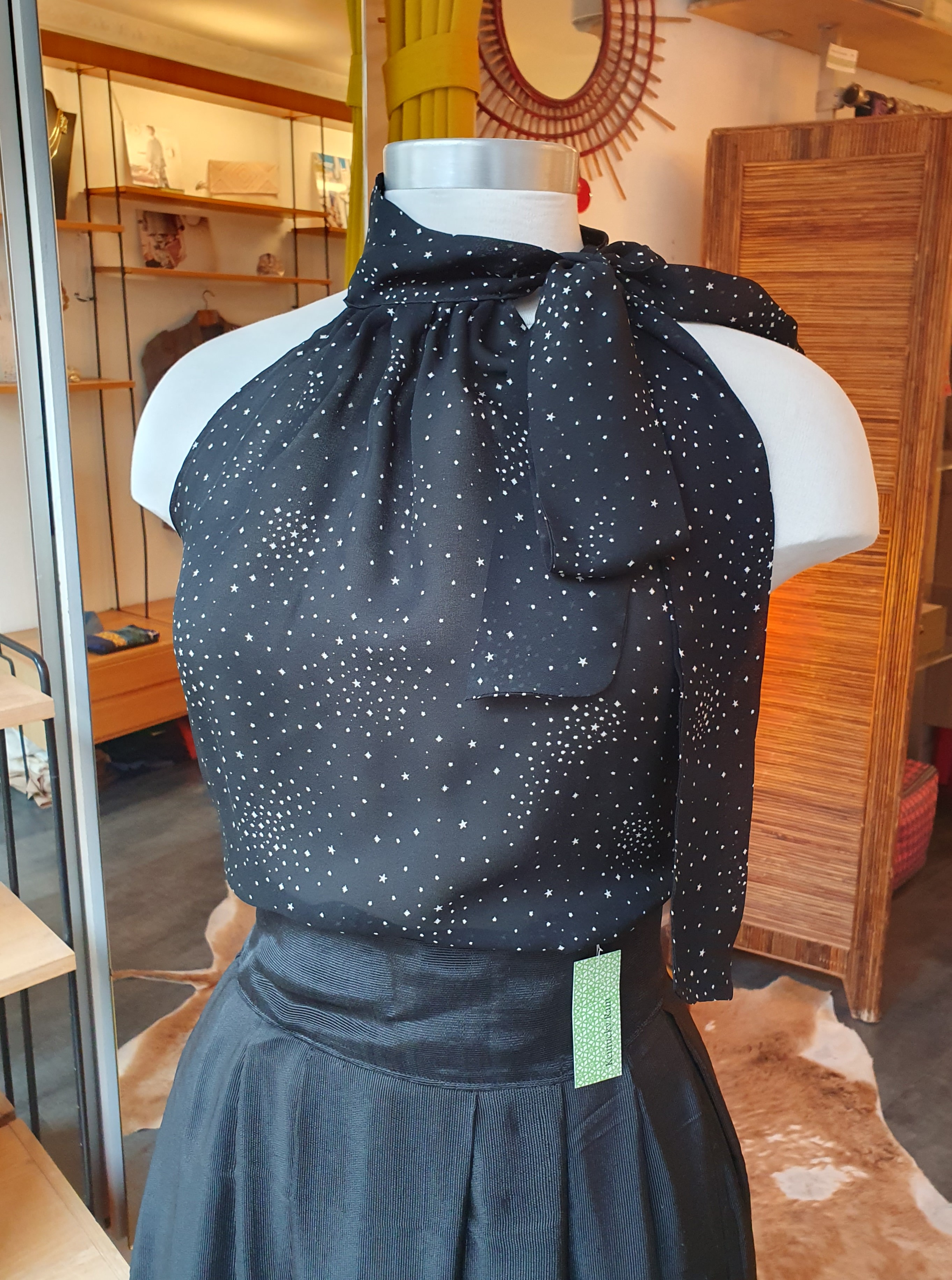 top lavallière constellation
