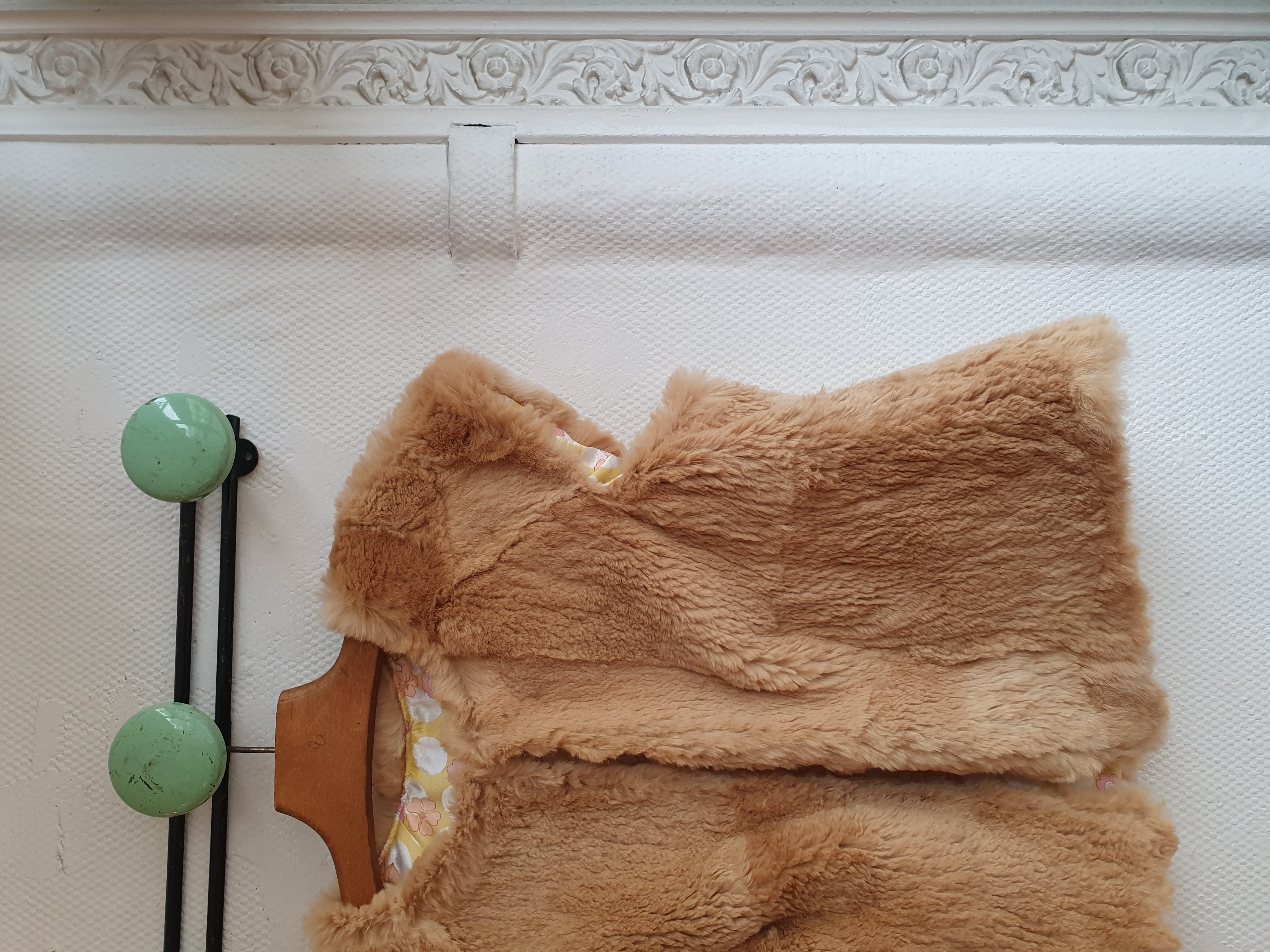 gilet sans manches fourrure beige