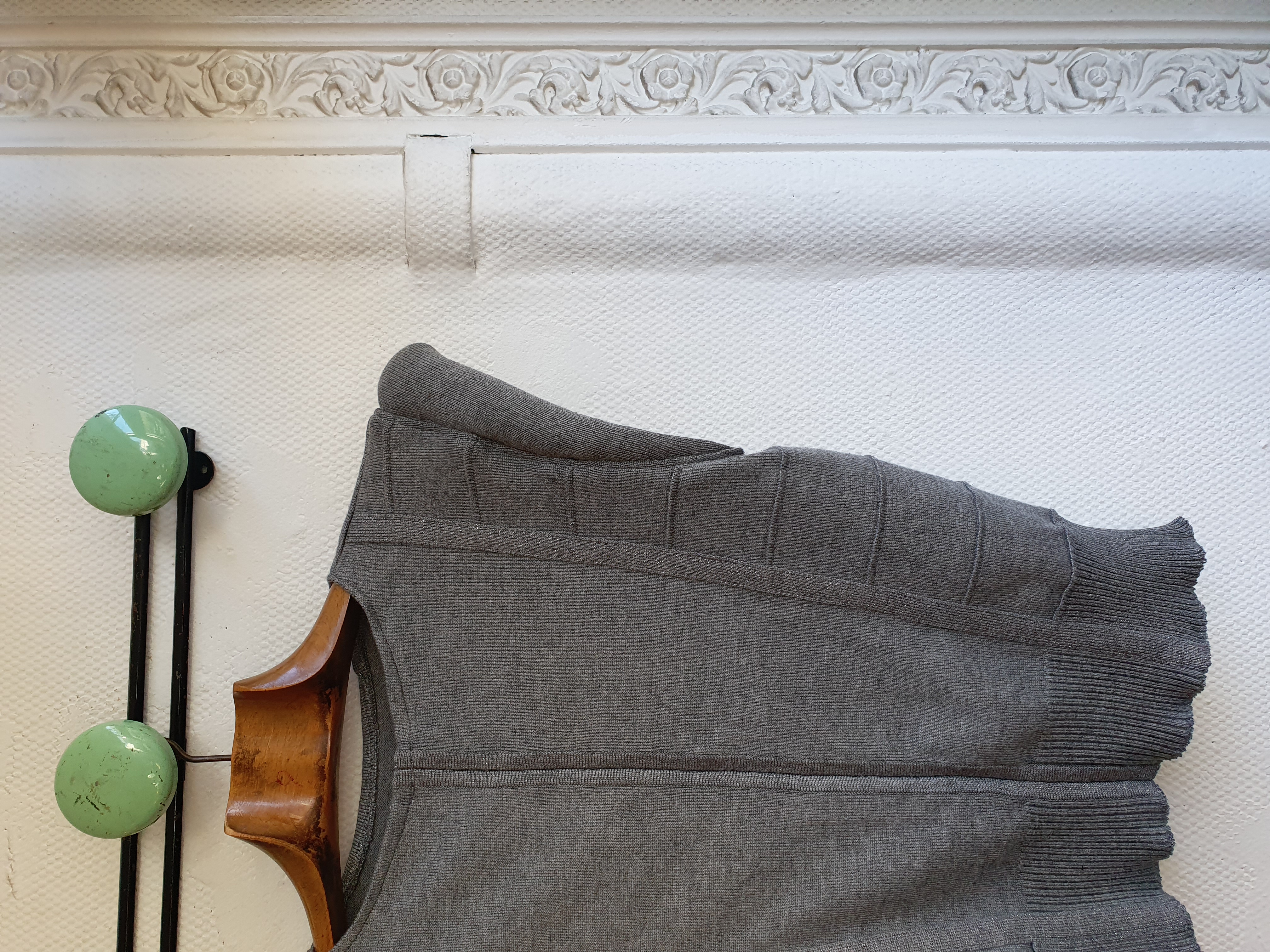 pull sans manches gris