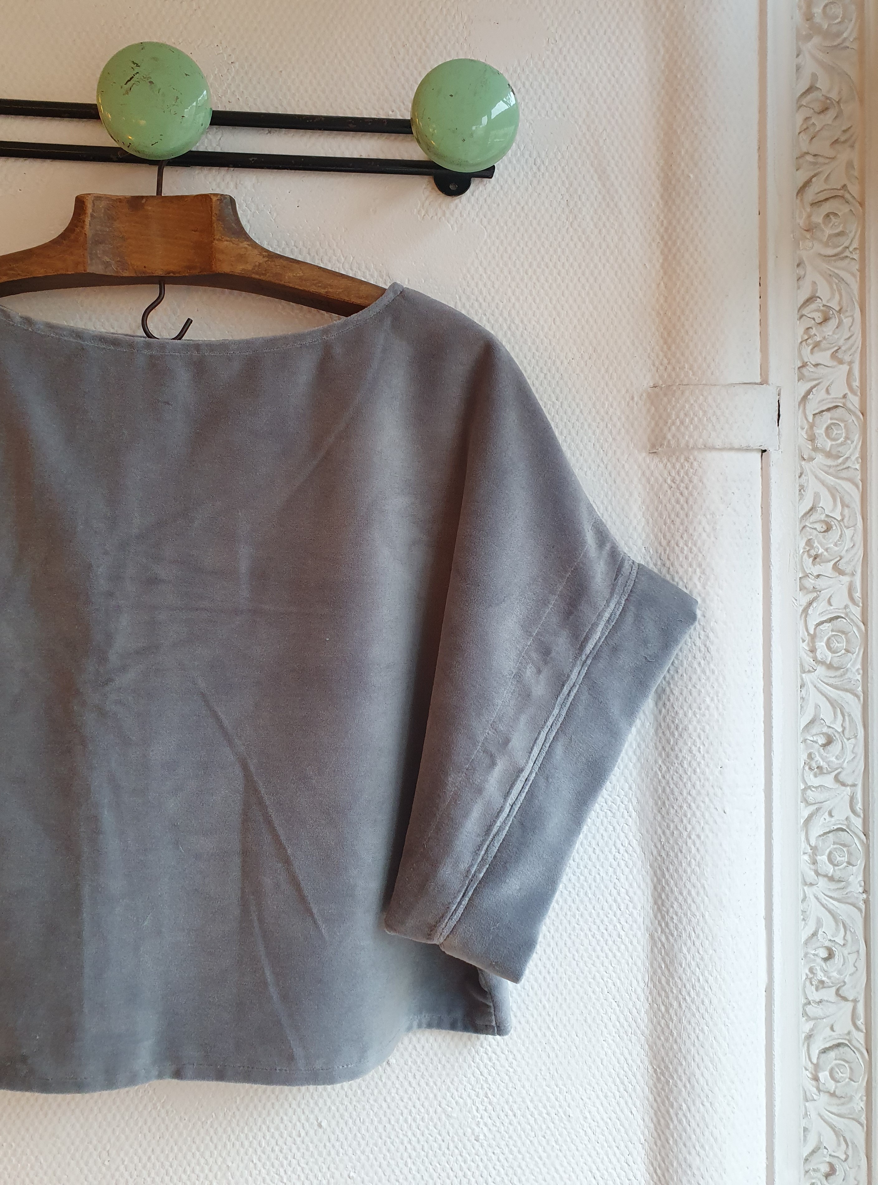 pull manches courtes velours gris