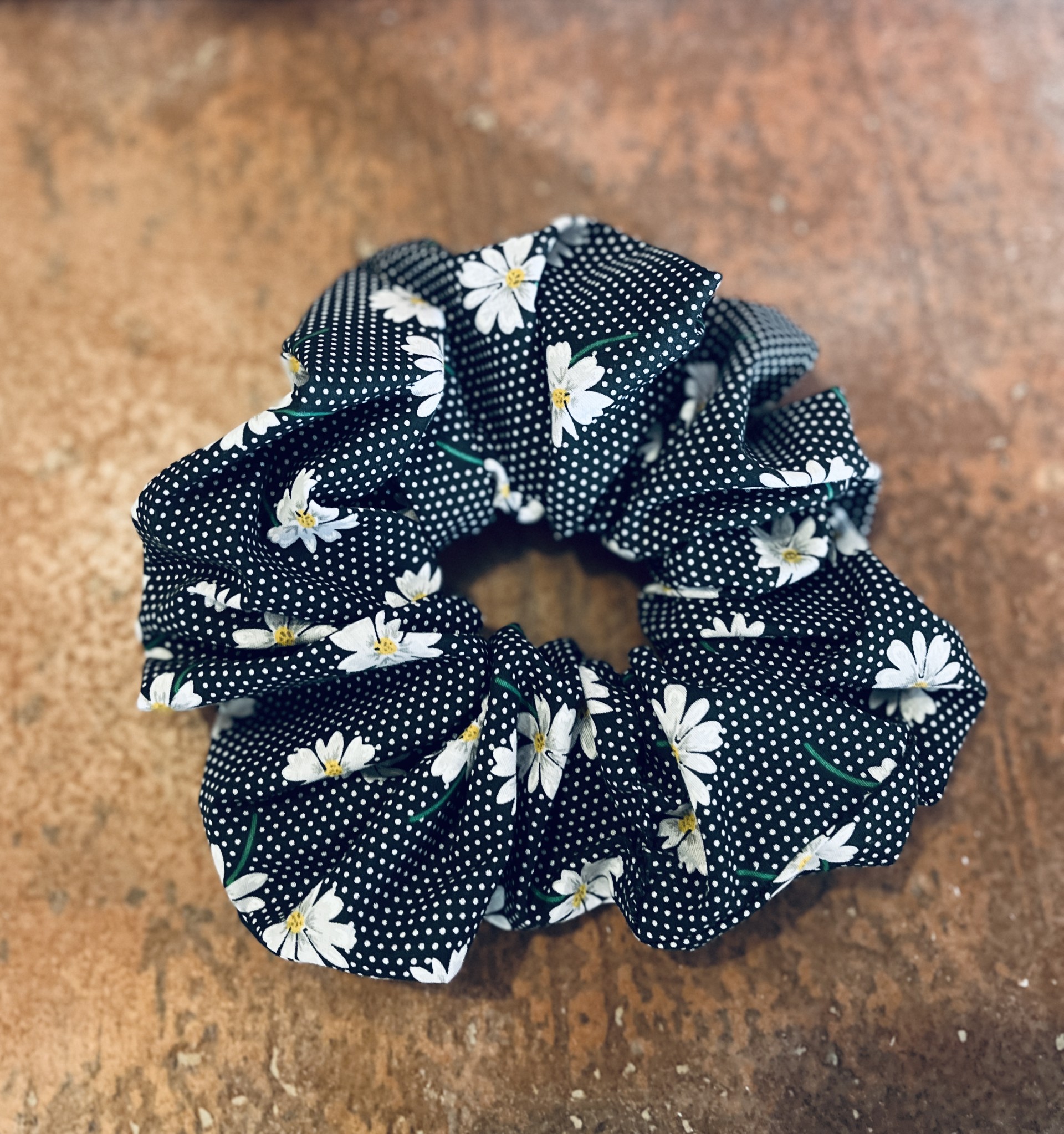 Daisy XL Scrunchie 