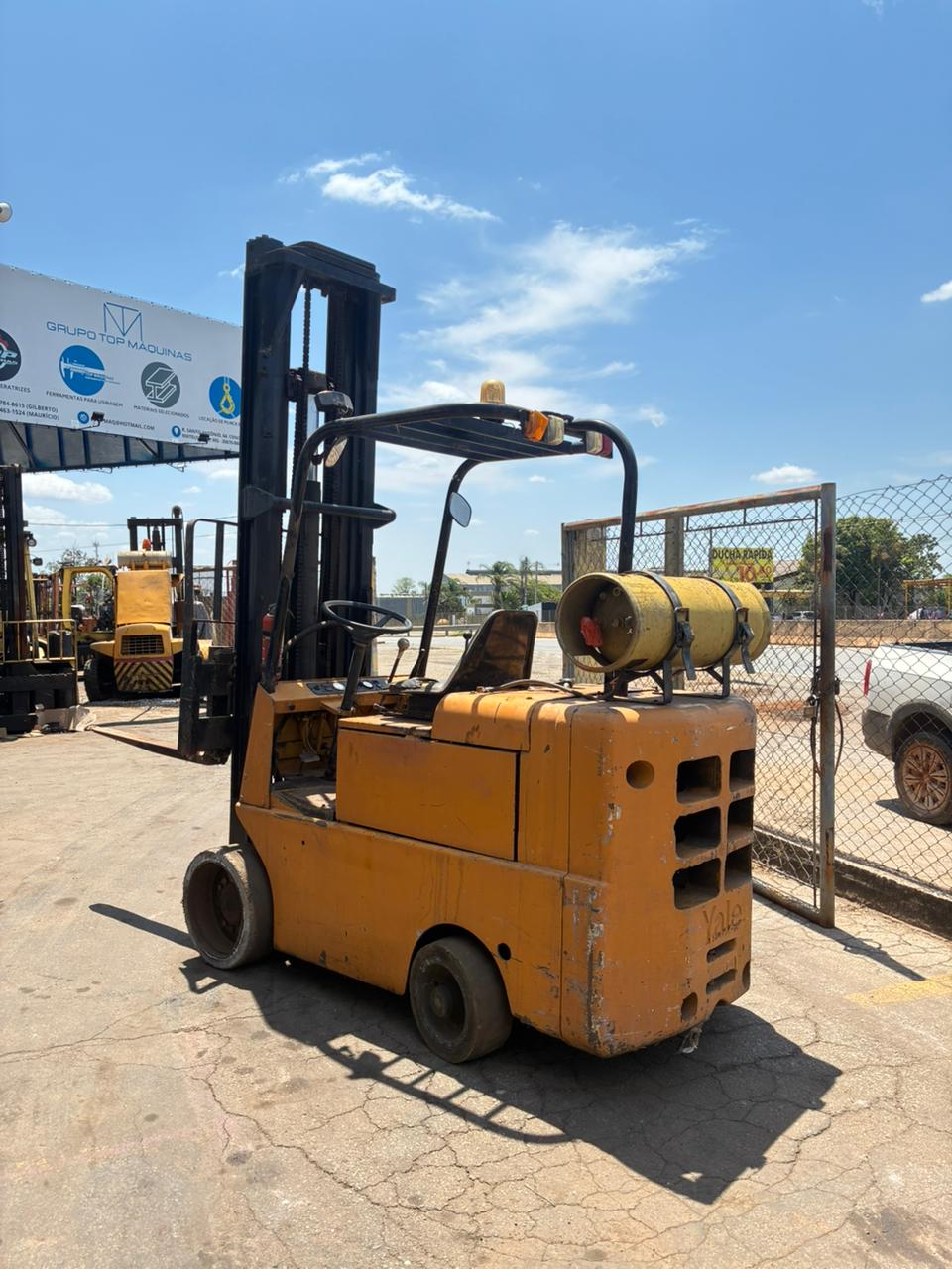 Empilhadeira YALE TRIPLEX