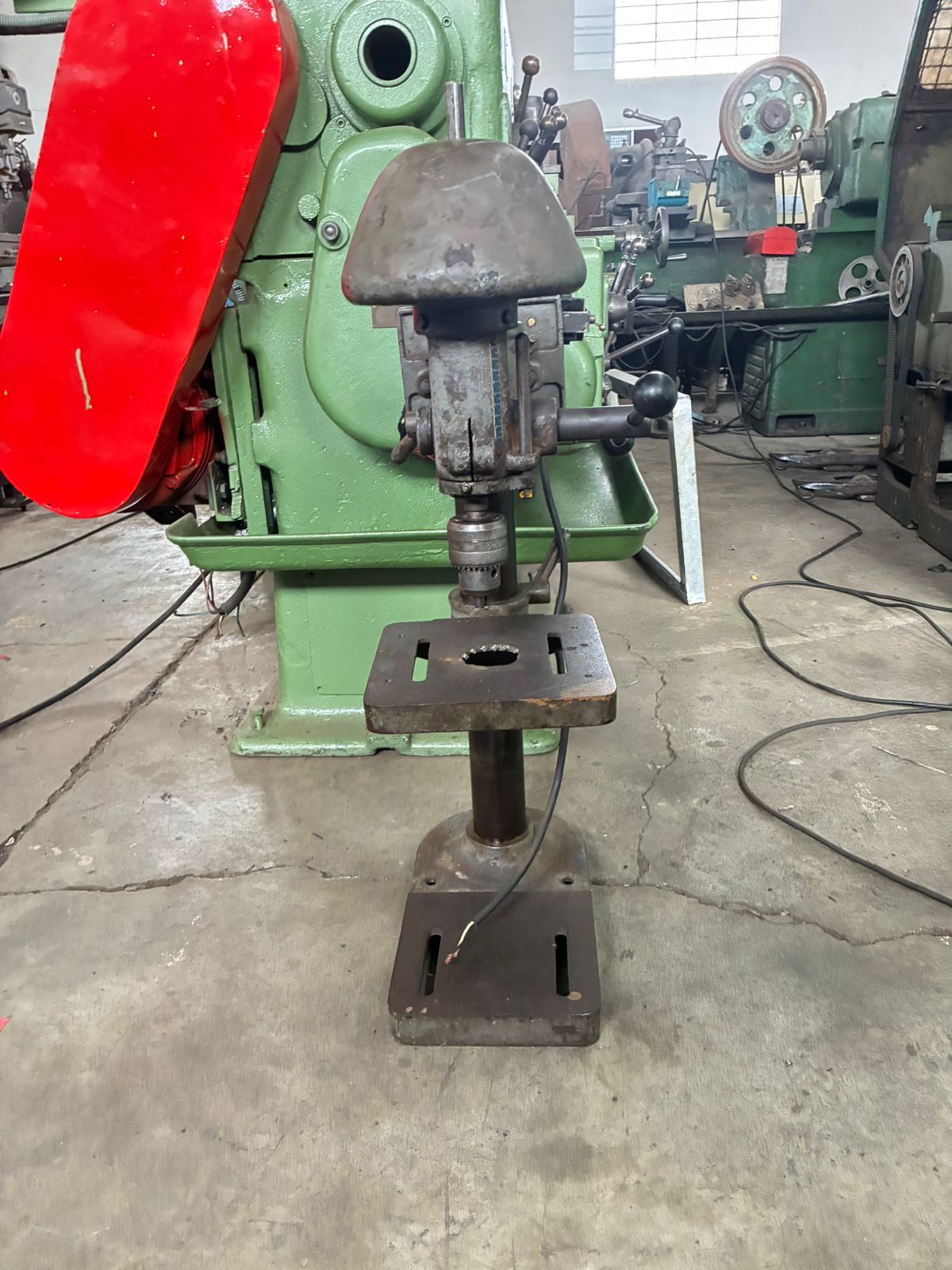 Furadeira de bancada industrial