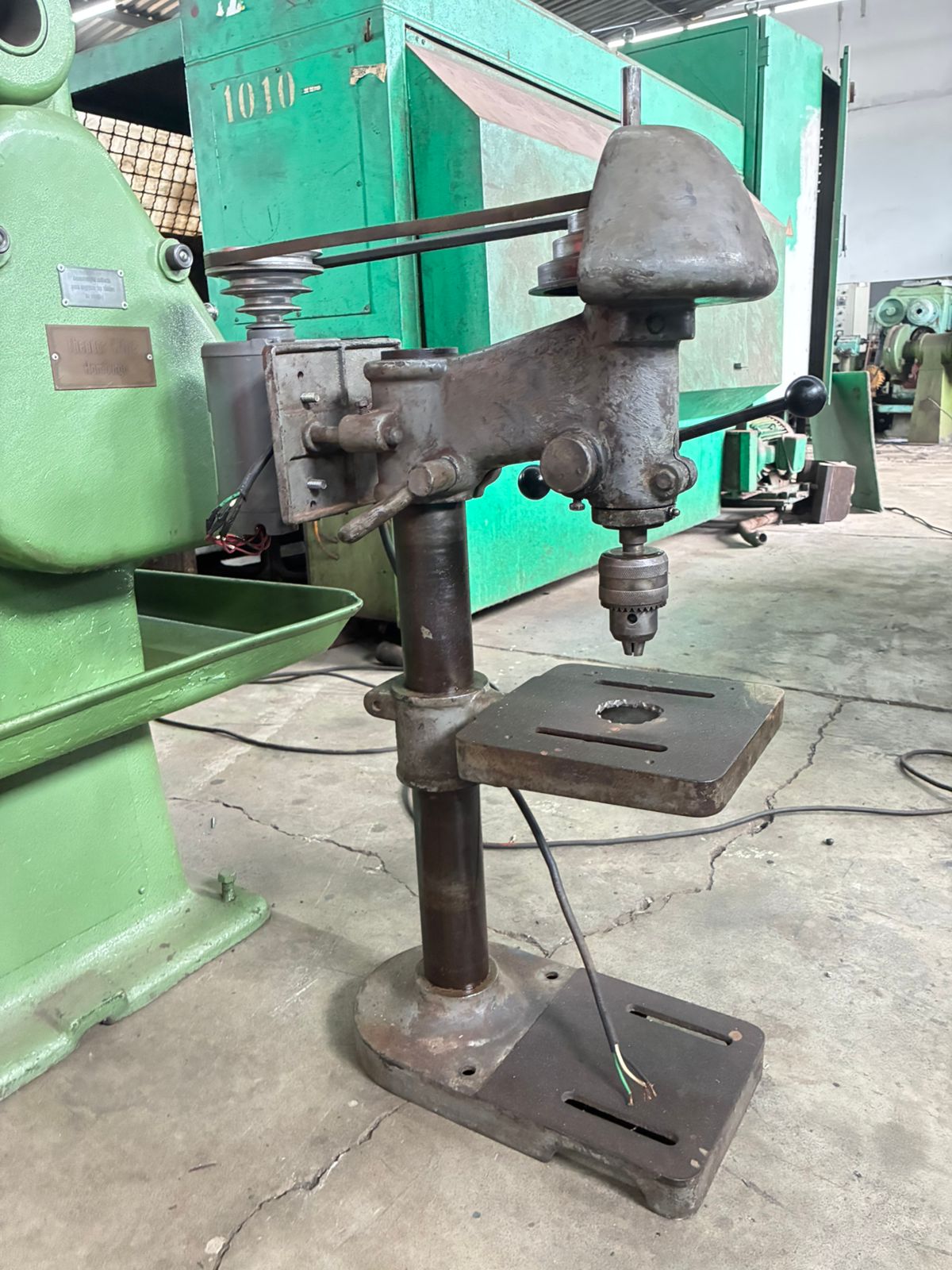 Furadeira de bancada industrial