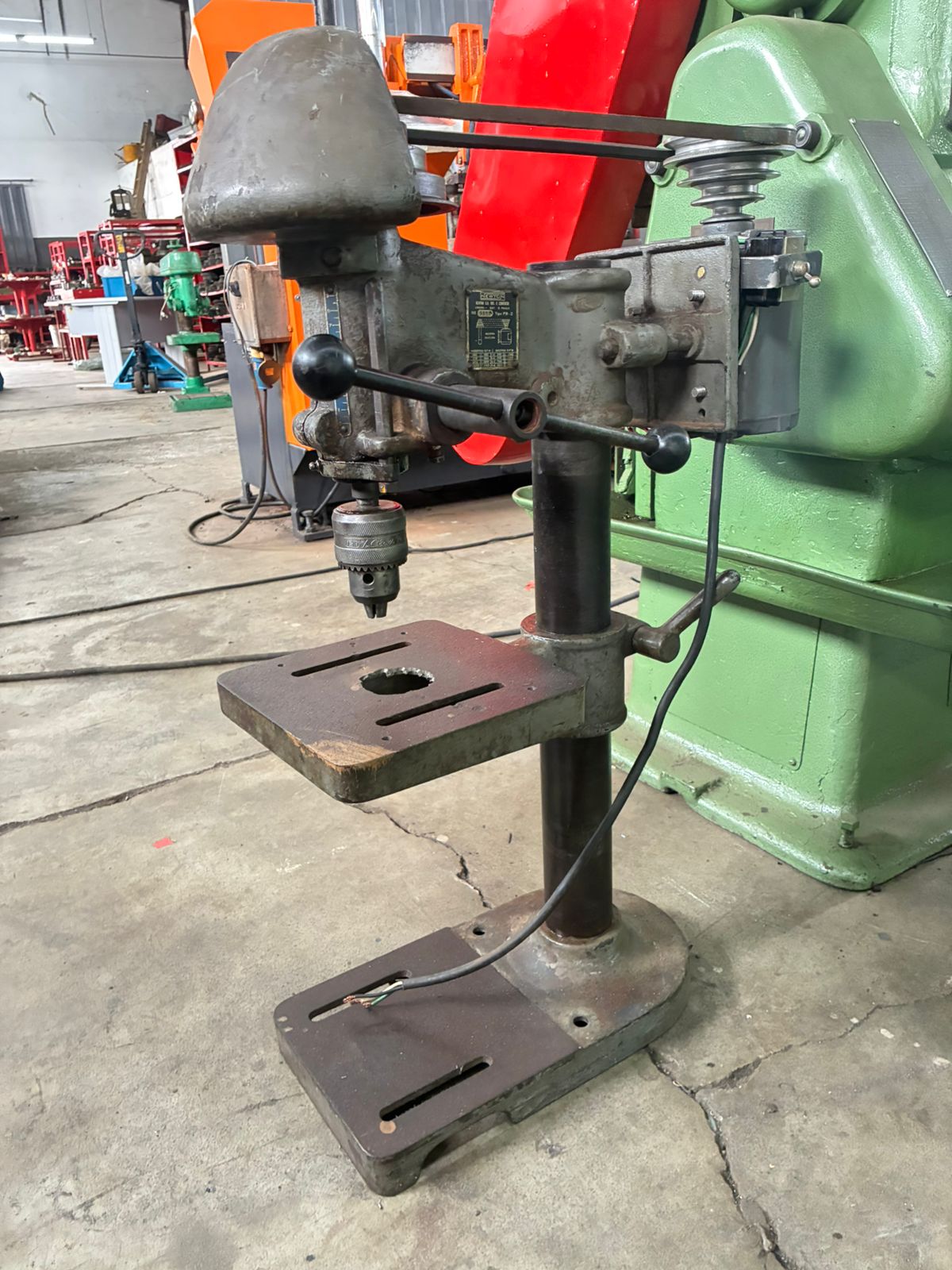 Furadeira de bancada industrial