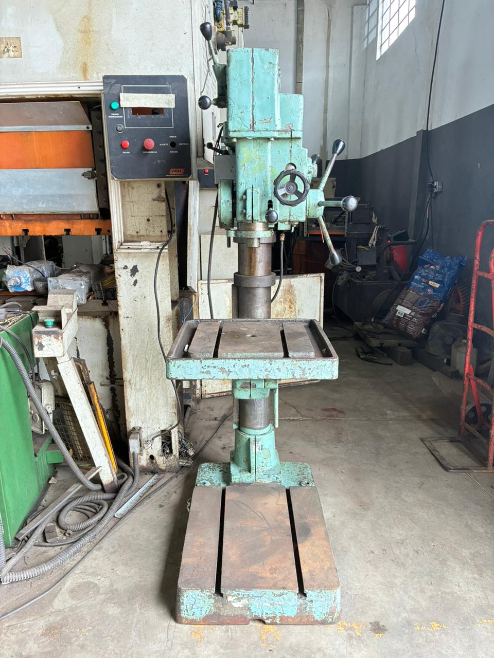 Furadeira Yadoya robusta com automático no corte