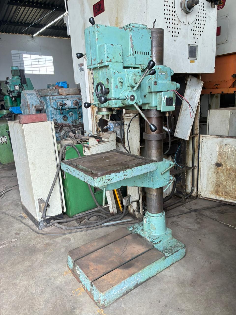 Furadeira Yadoya robusta com automático no corte