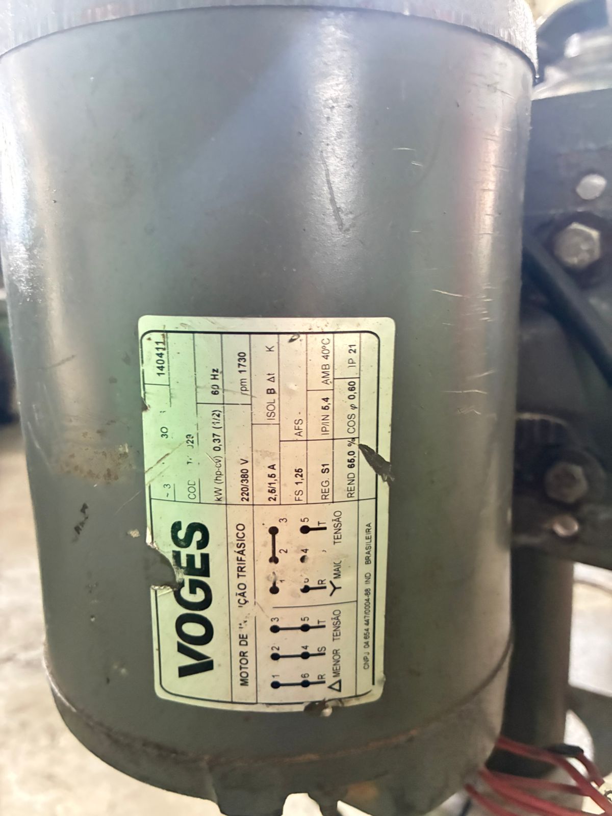 Furadeira de bancada industrial