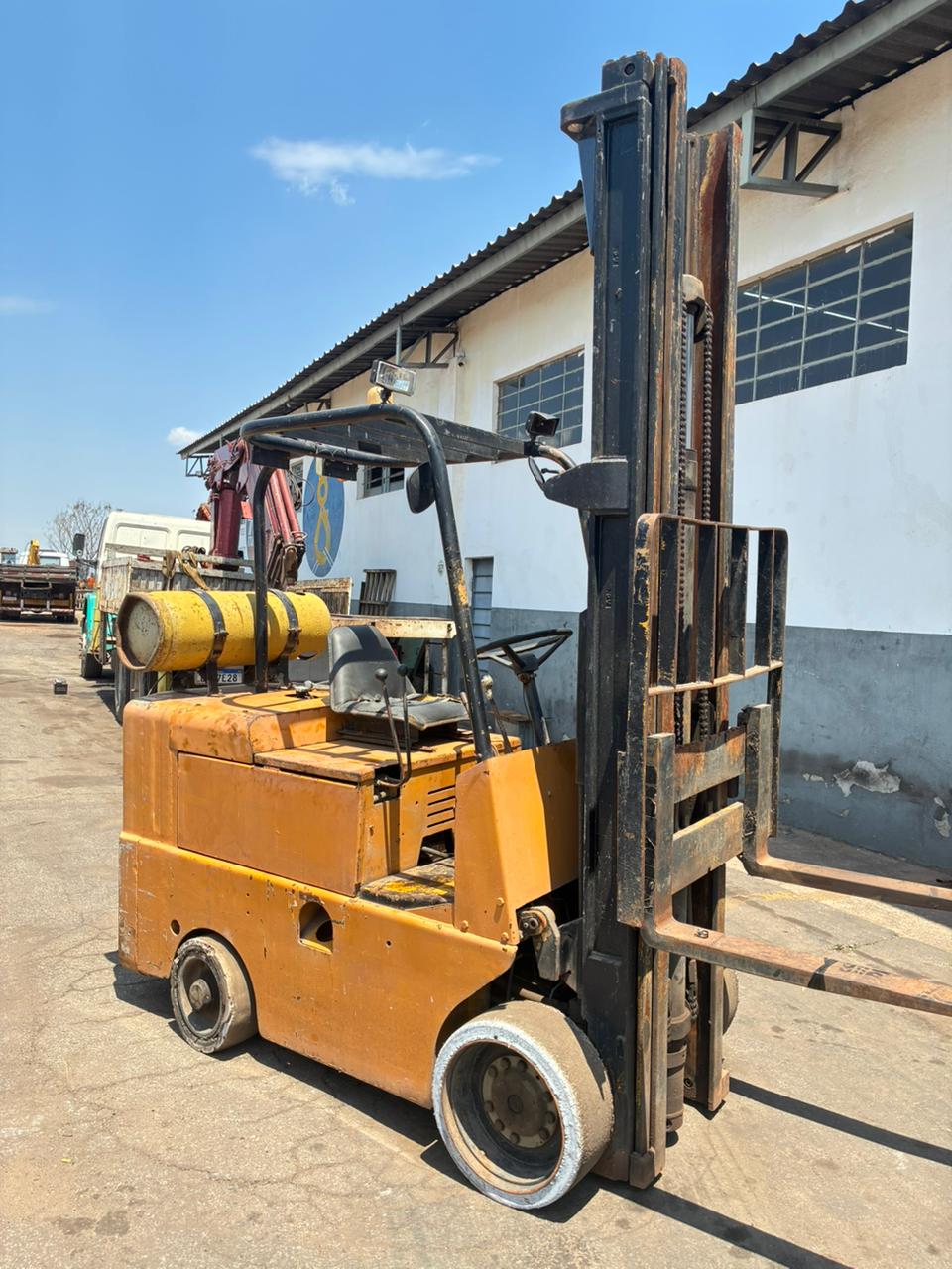 Empilhadeira YALE TRIPLEX